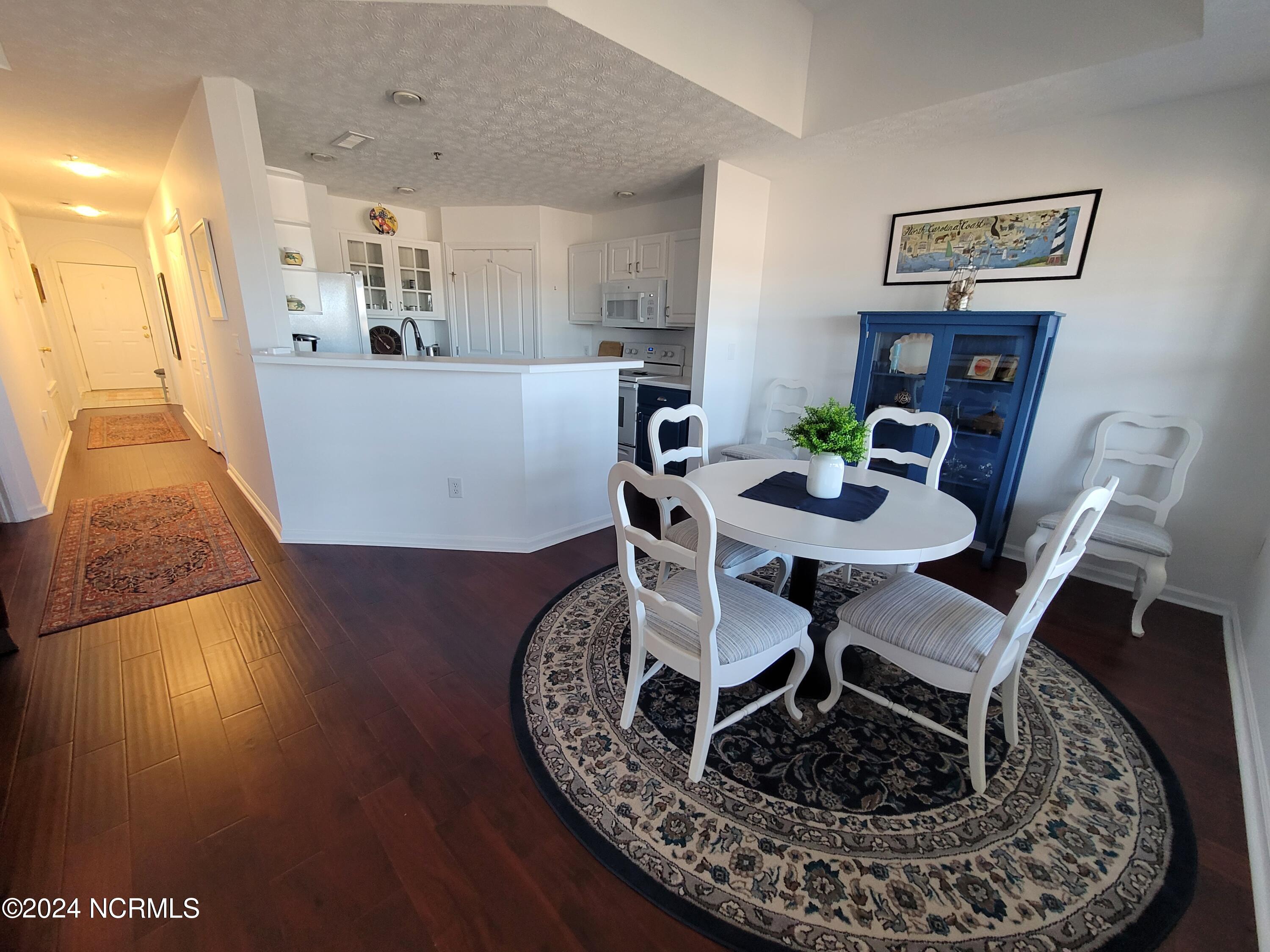 100565776 | Photo 12