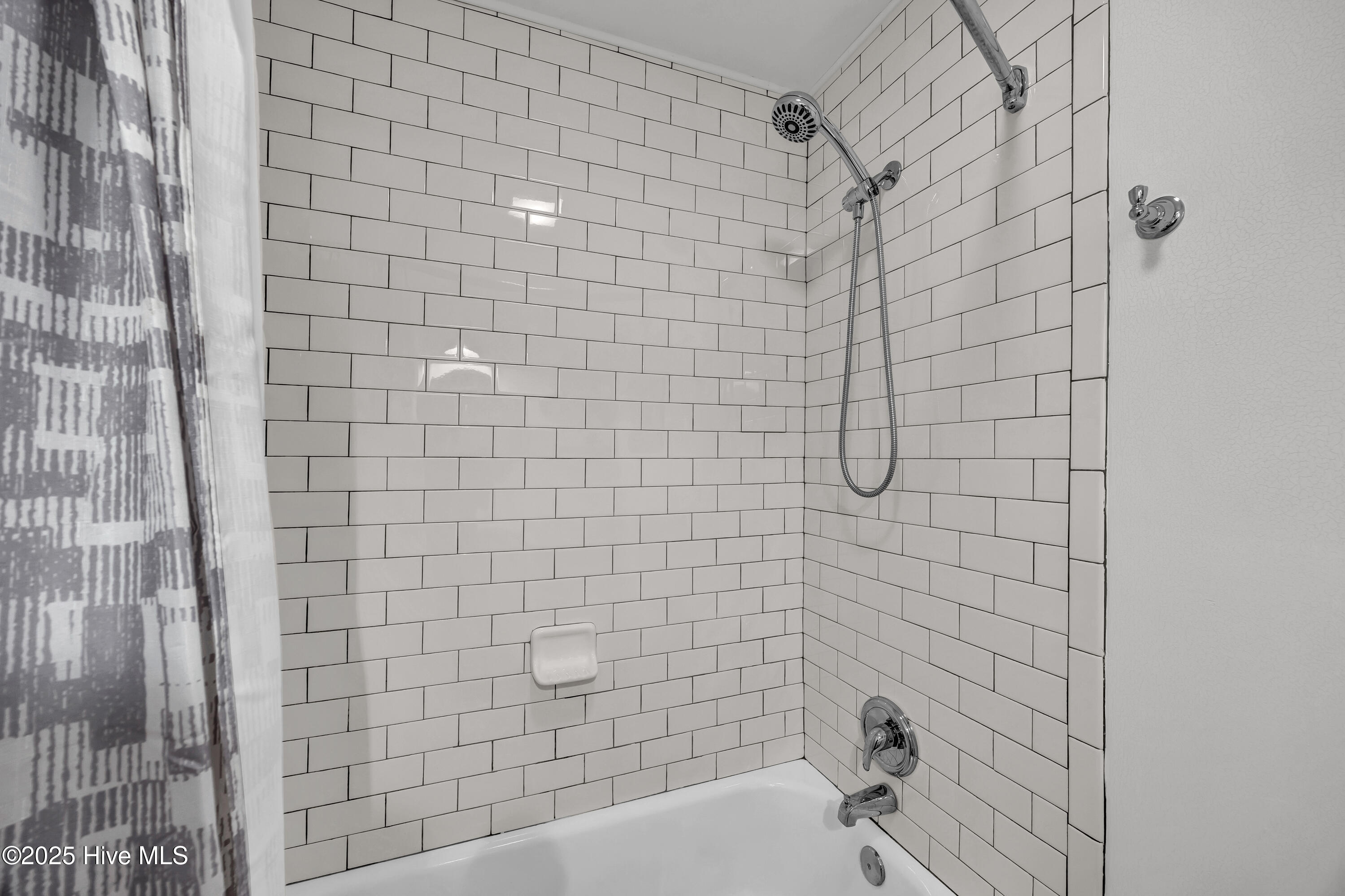 100541190 | Photo 15