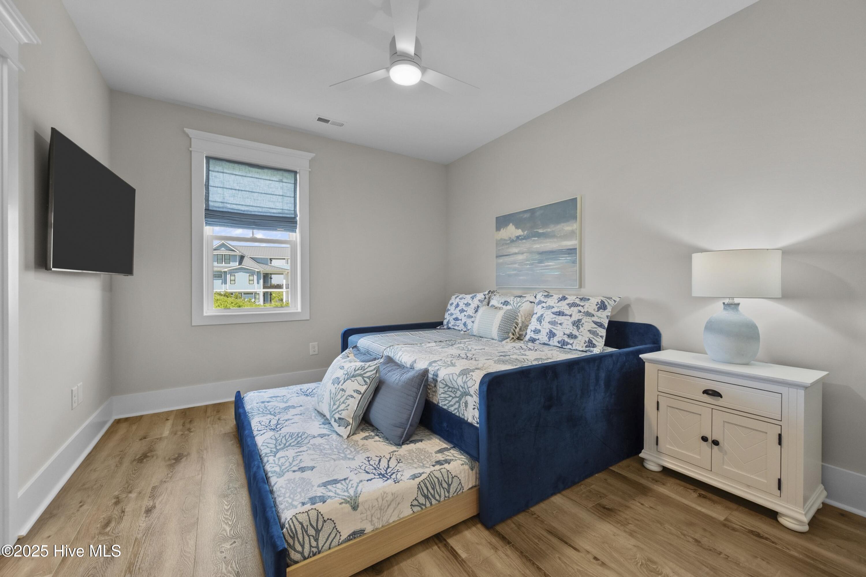 100510701 | Photo 47