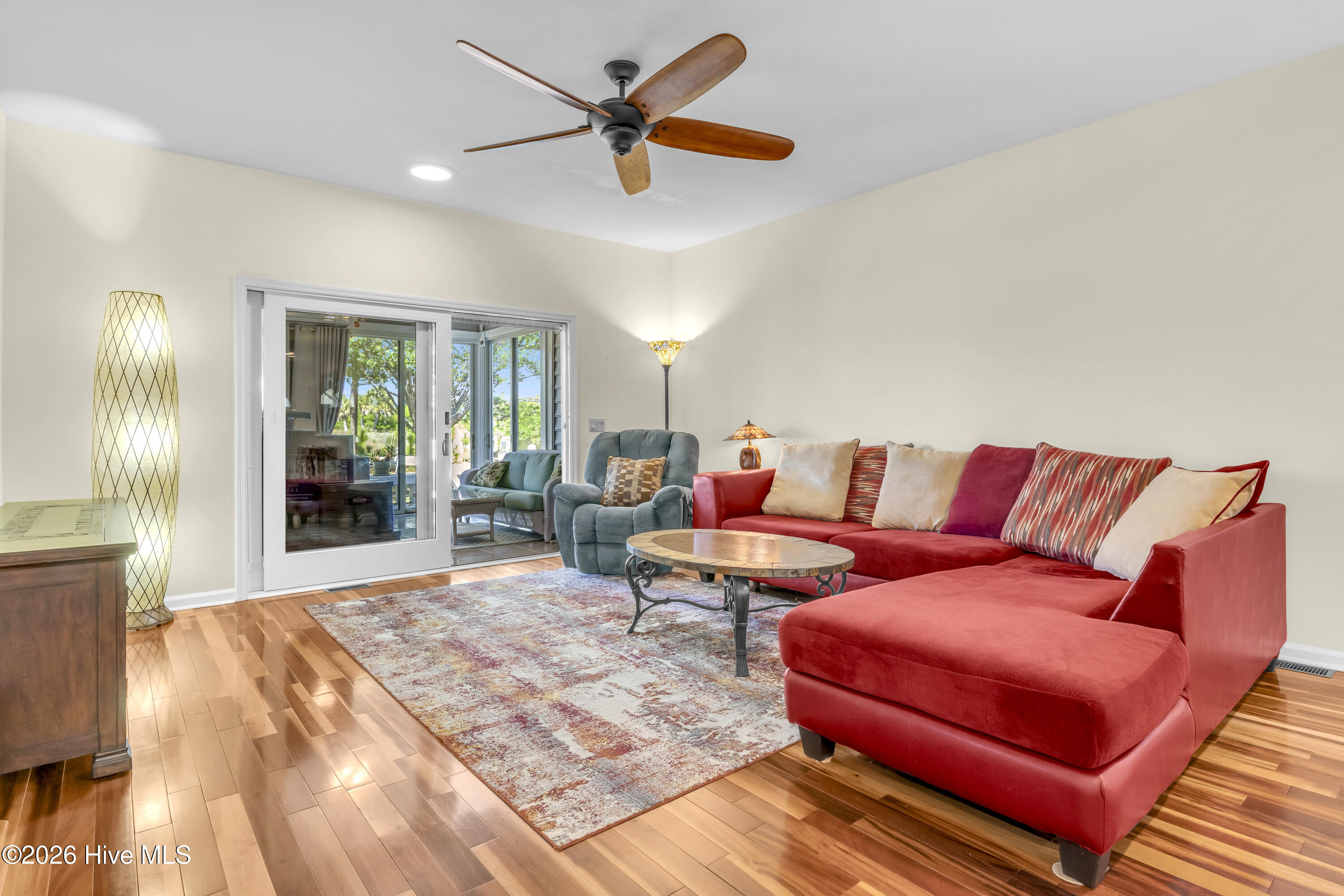 100566160 | Photo 12