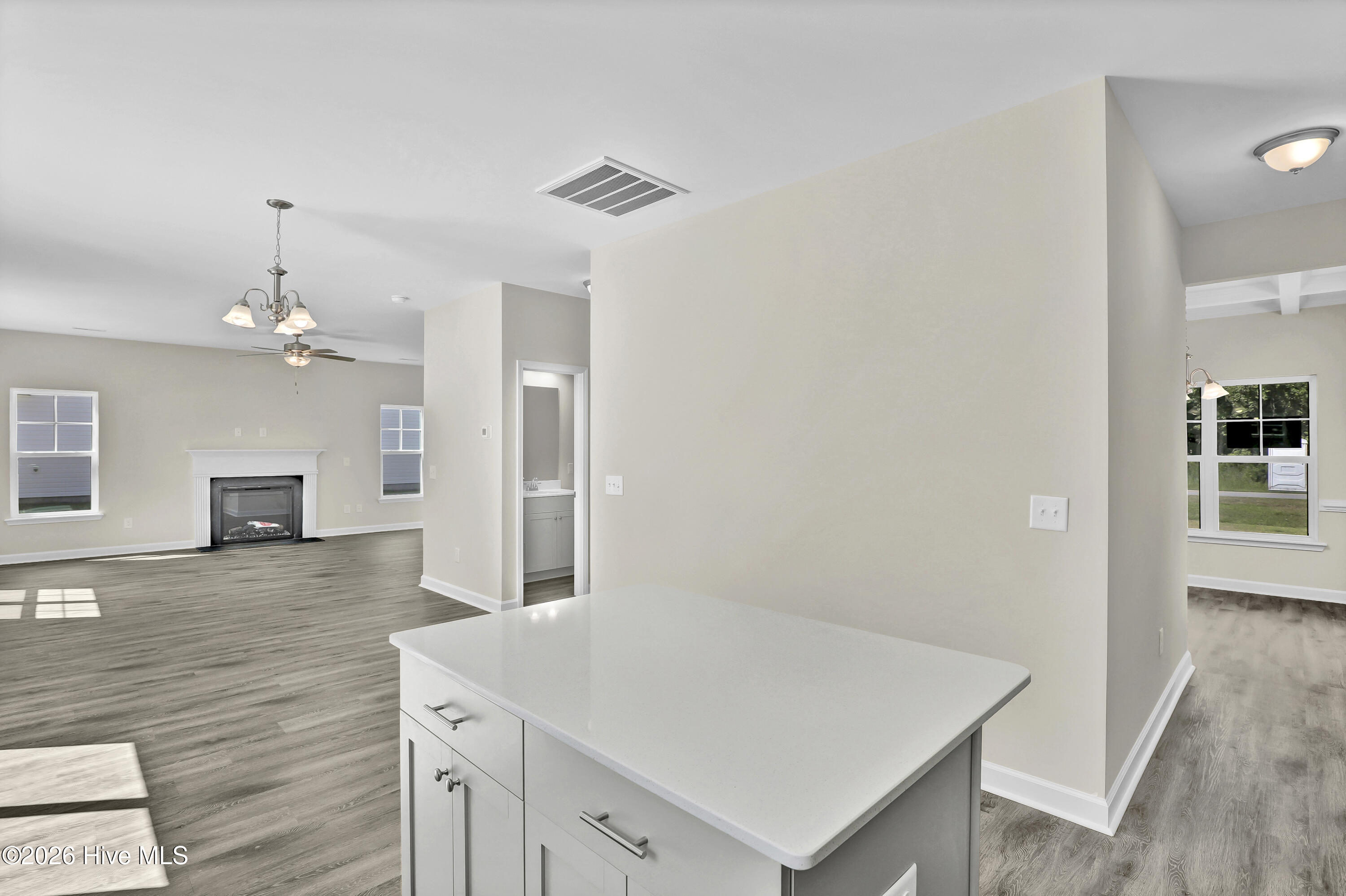 100547745 | Photo 12