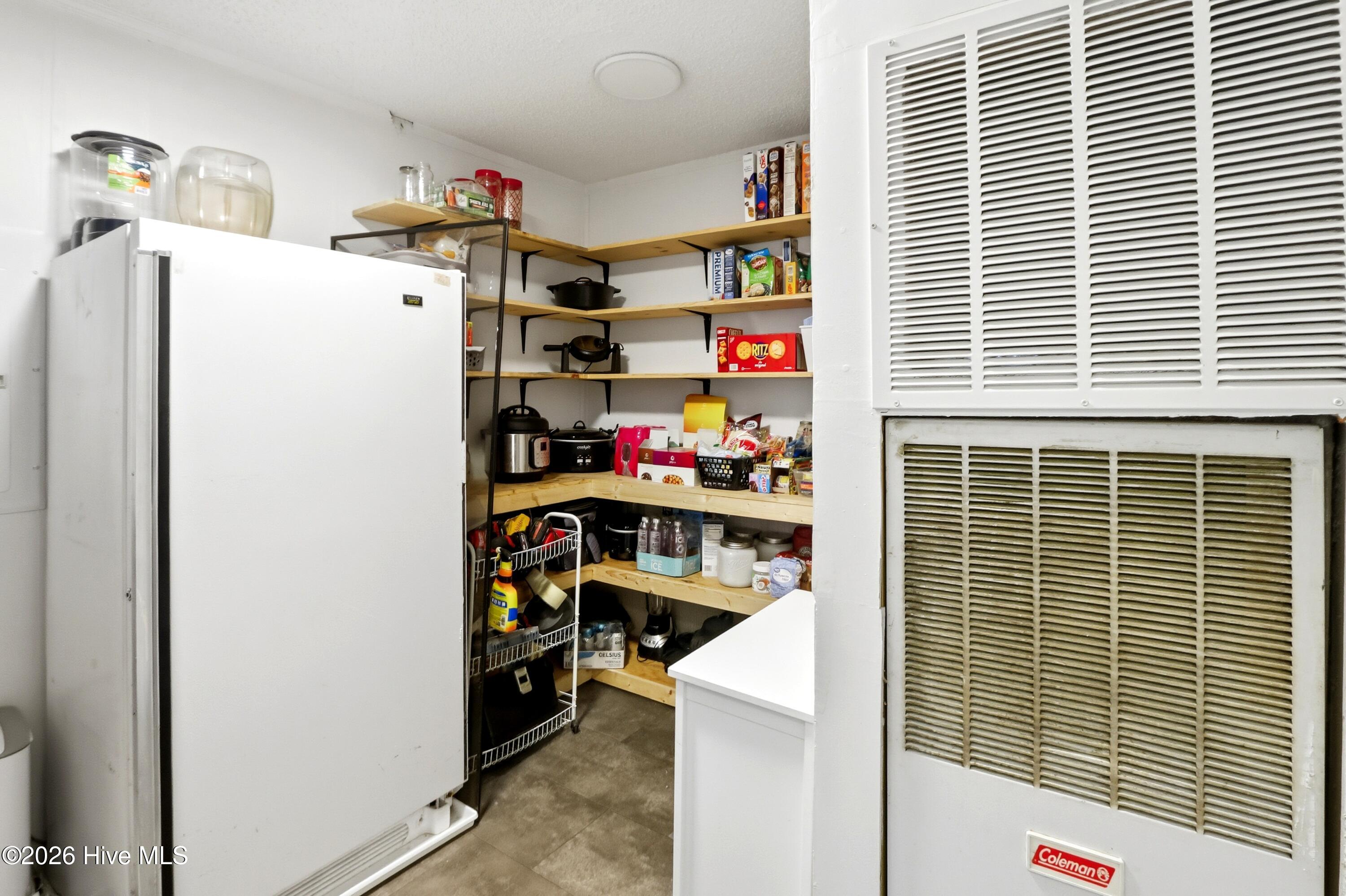 100548935 | Photo 21