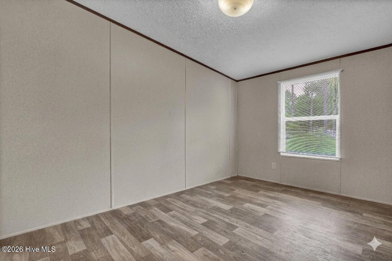 100570653 | Photo 17