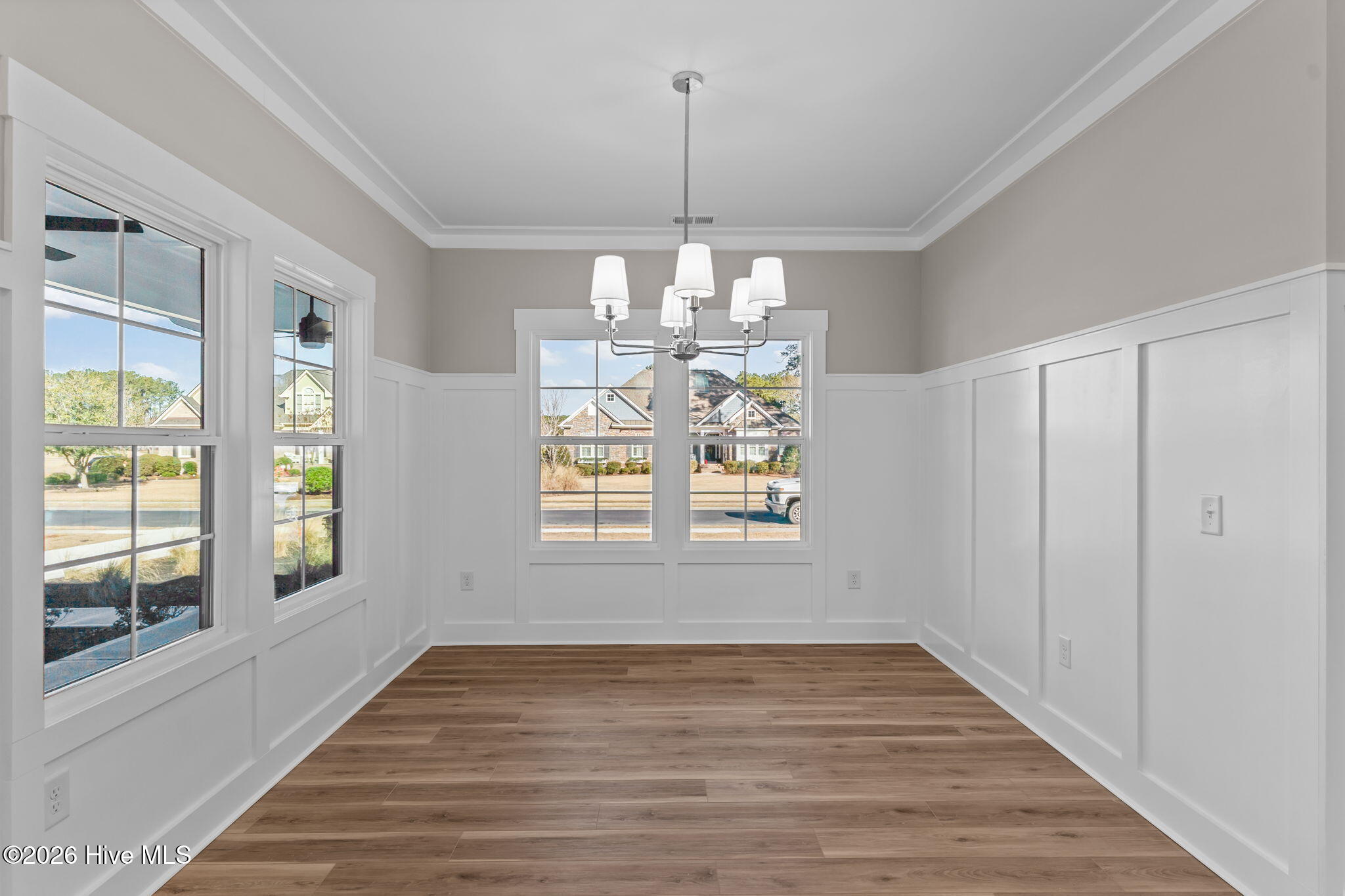 100549210 | Photo 11