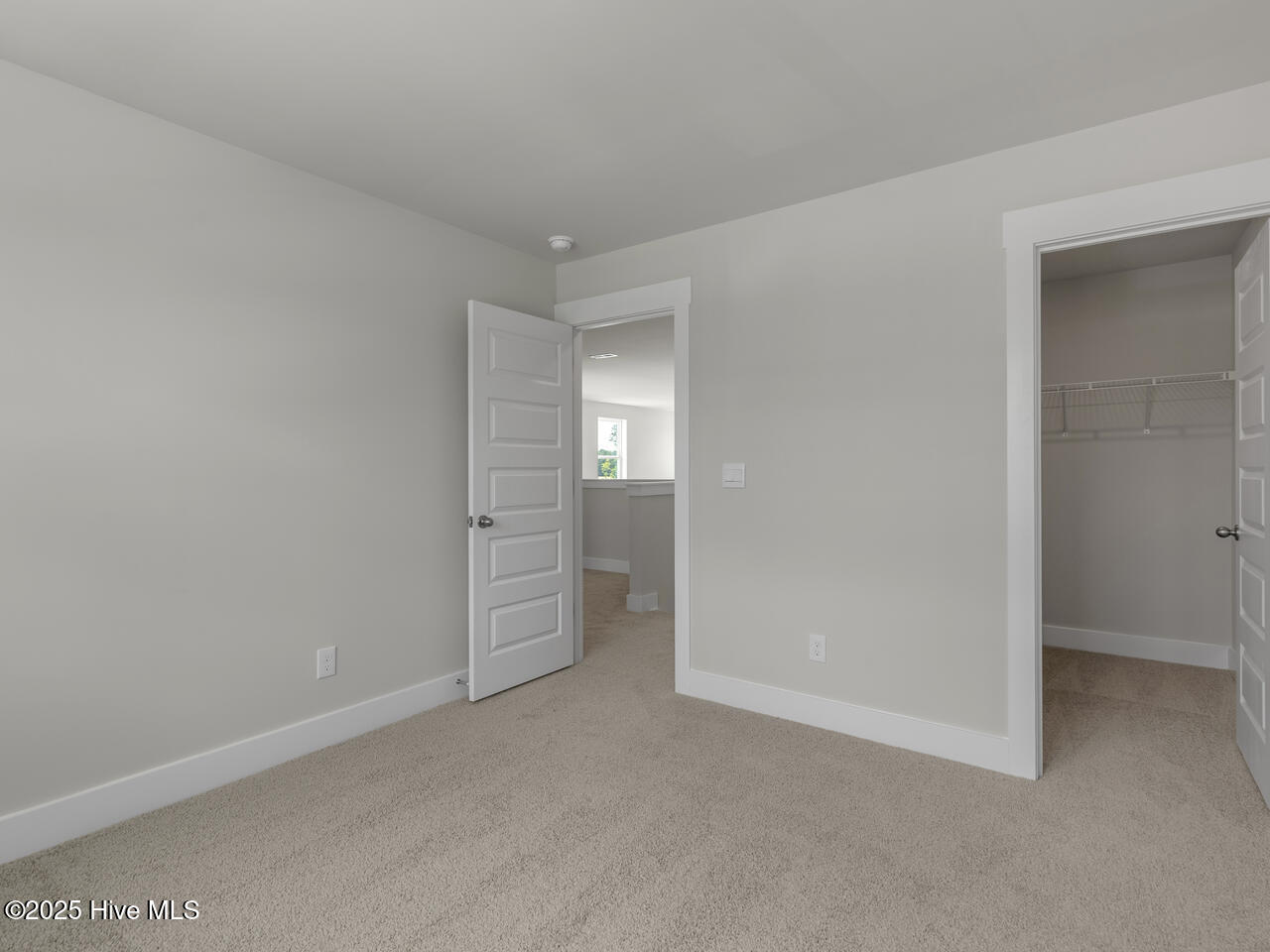 100567988 | Photo 29