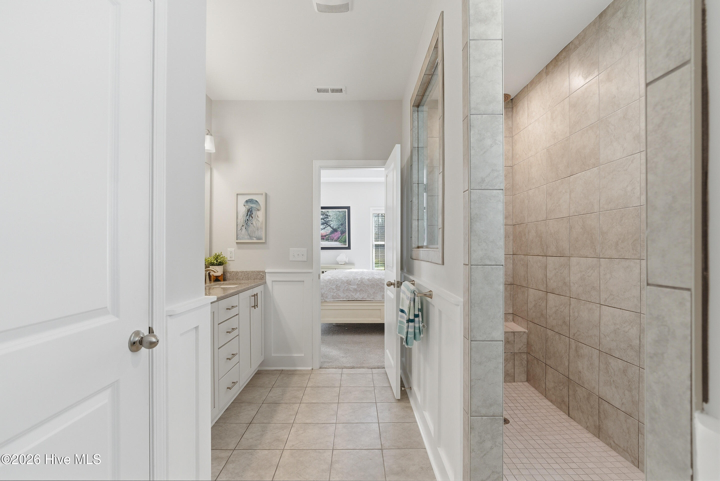 100562920 | Photo 18