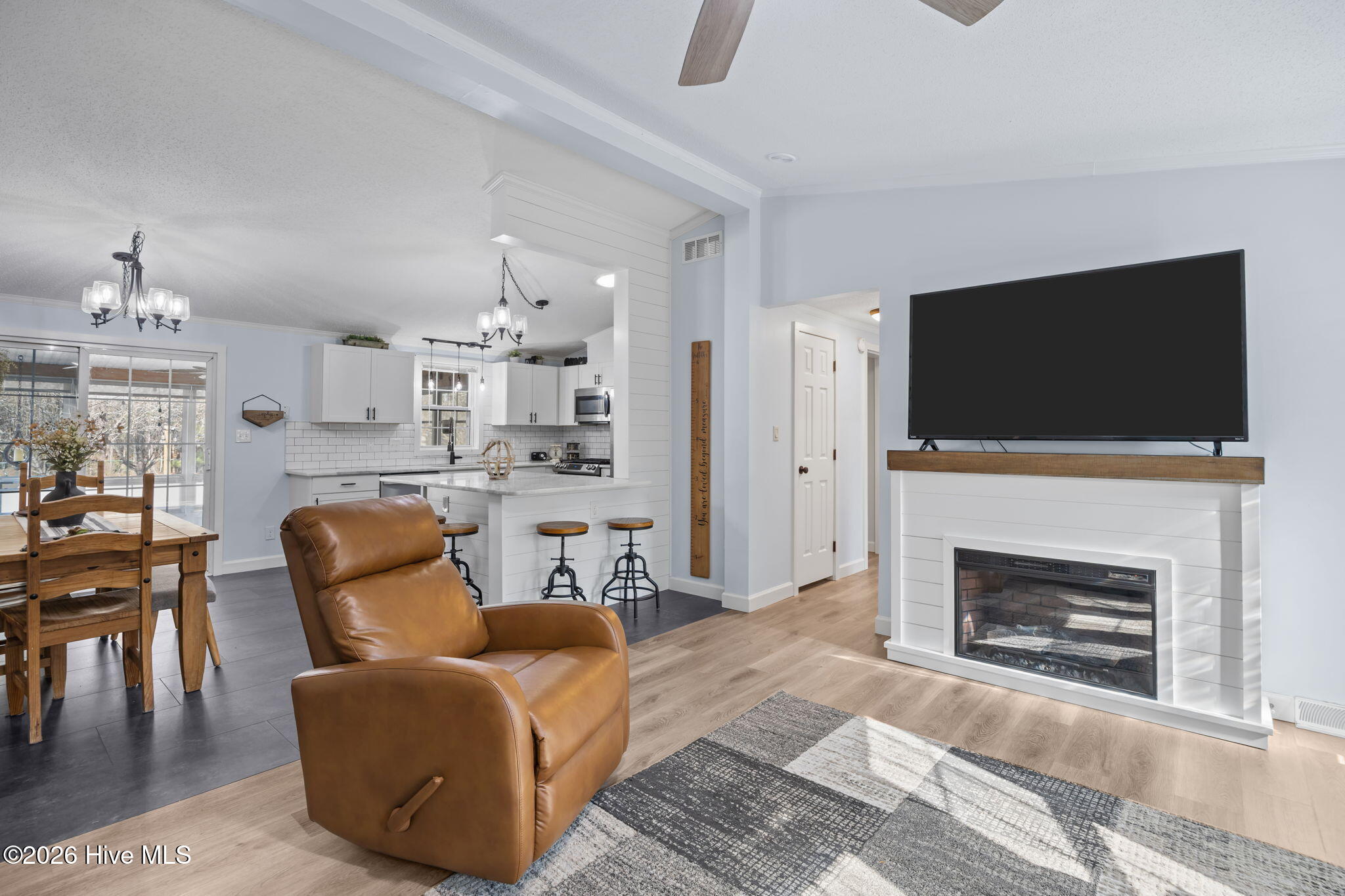 100560111 | Photo 12