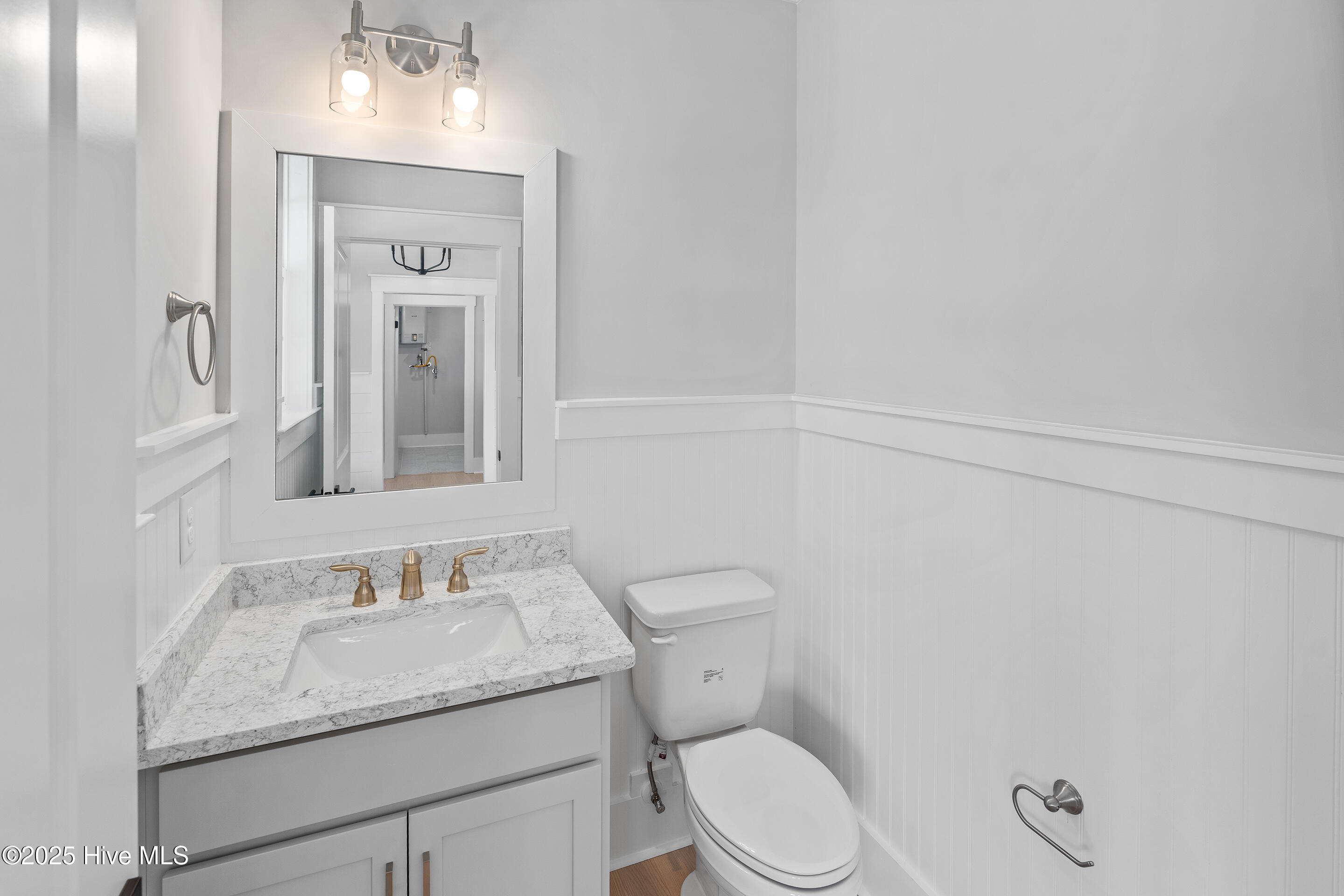 100517421 | Photo 12