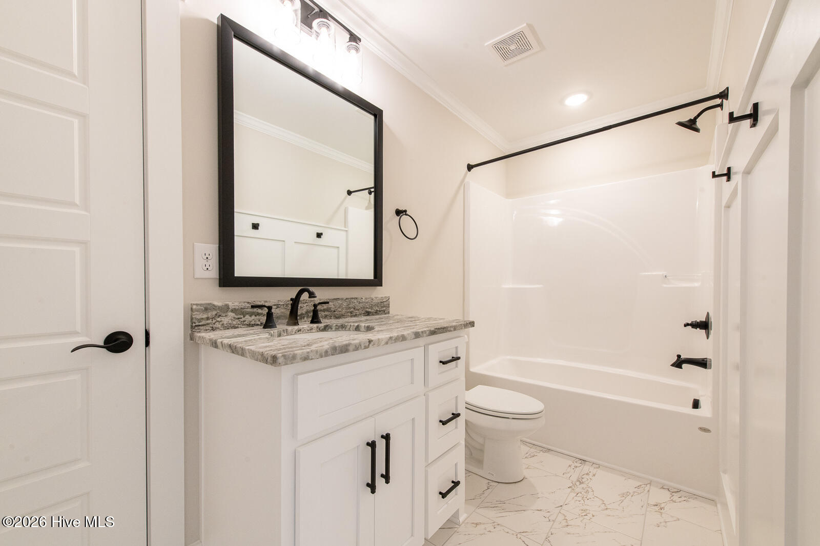 Private Full Bath!