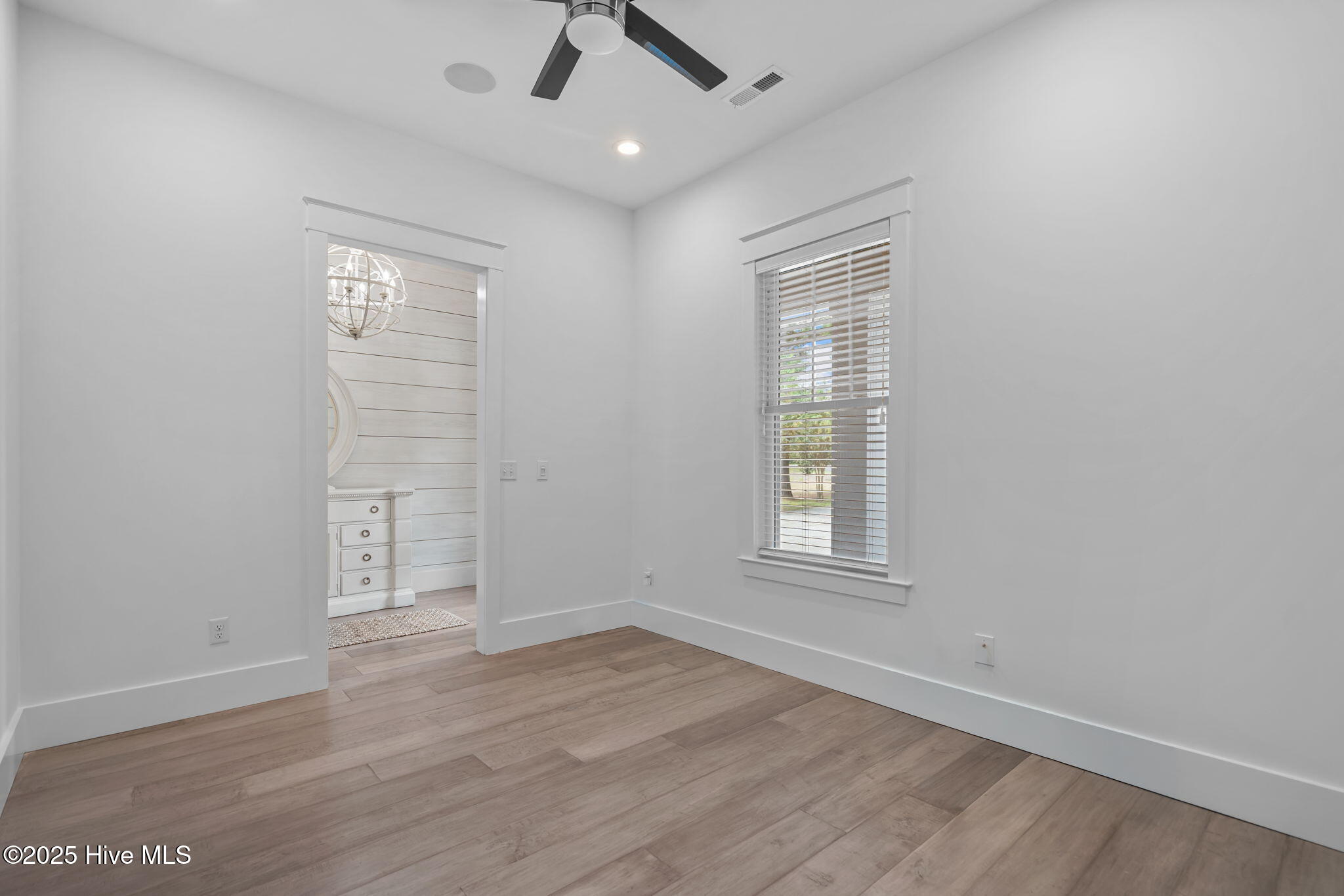 100532333 | Photo 42