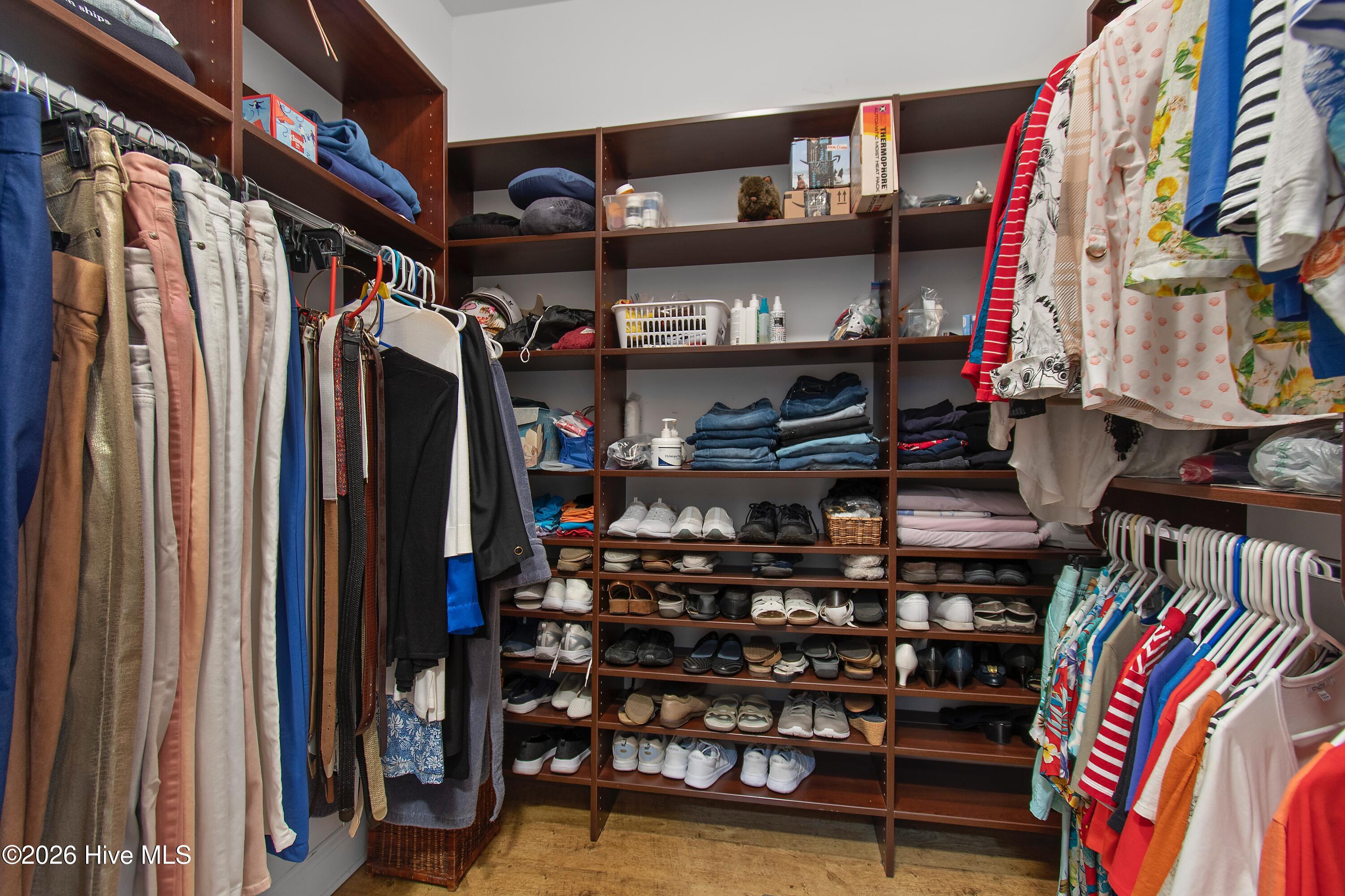 100556962 | Photo 42