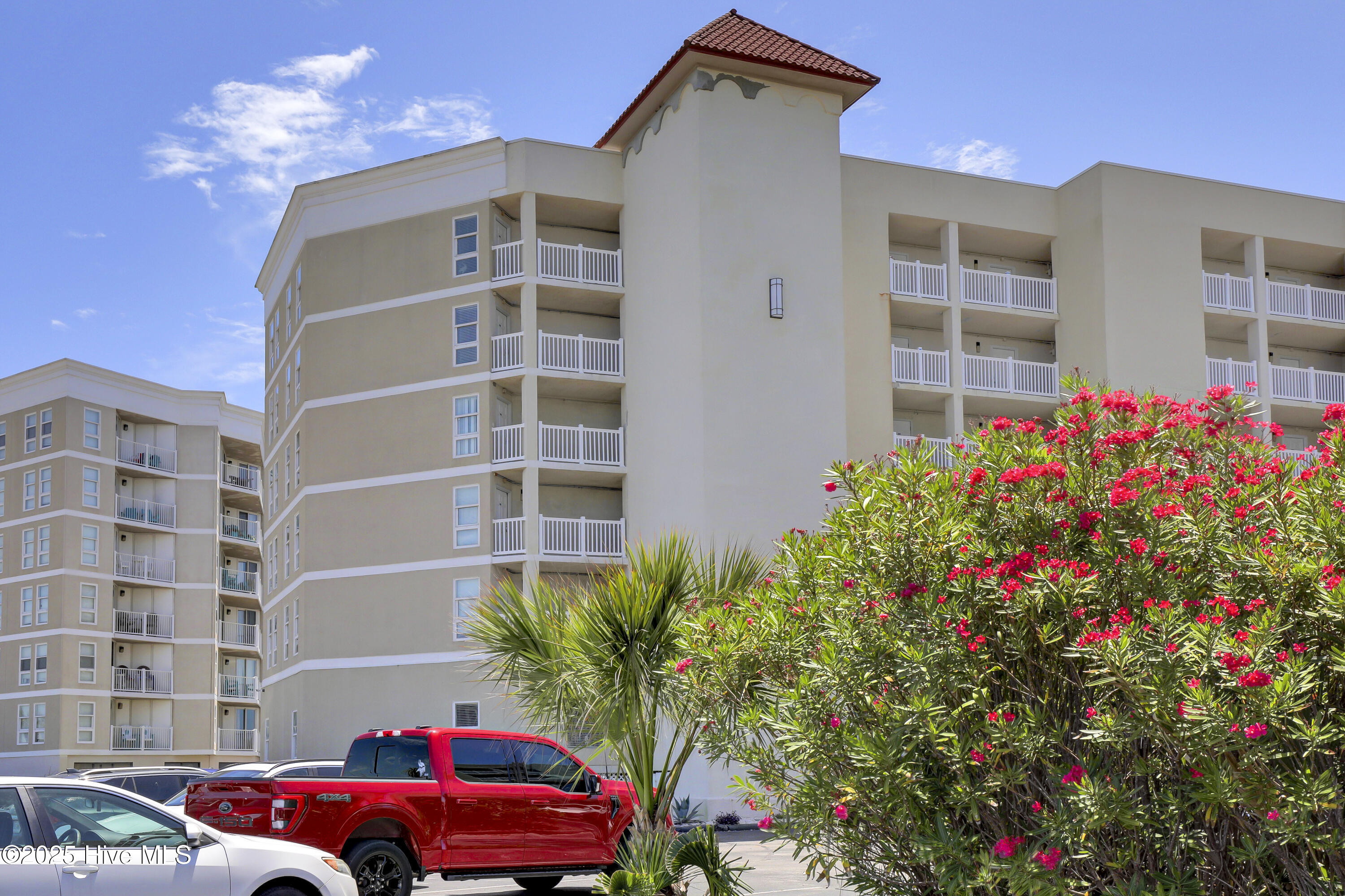 100517614 | Photo 25