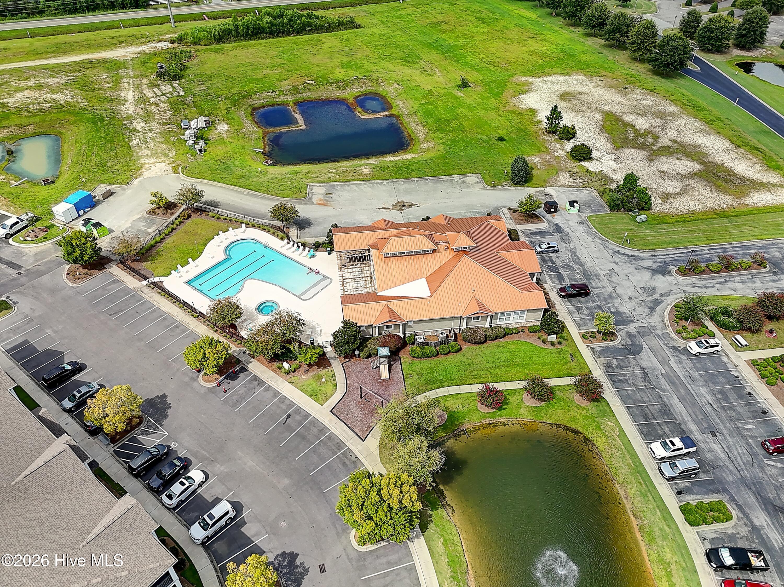 100569684 | Photo 53