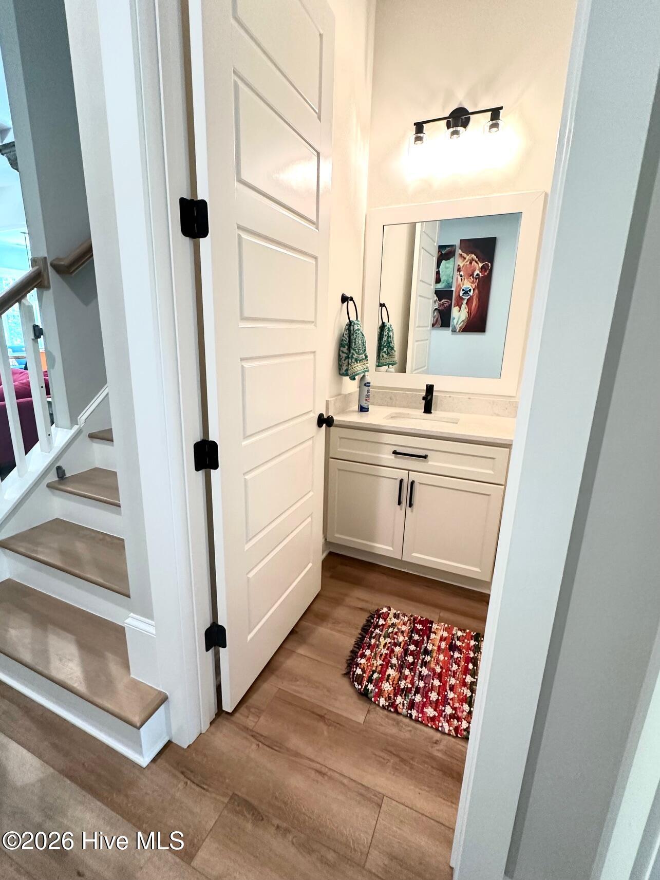 100565130 | Photo 44