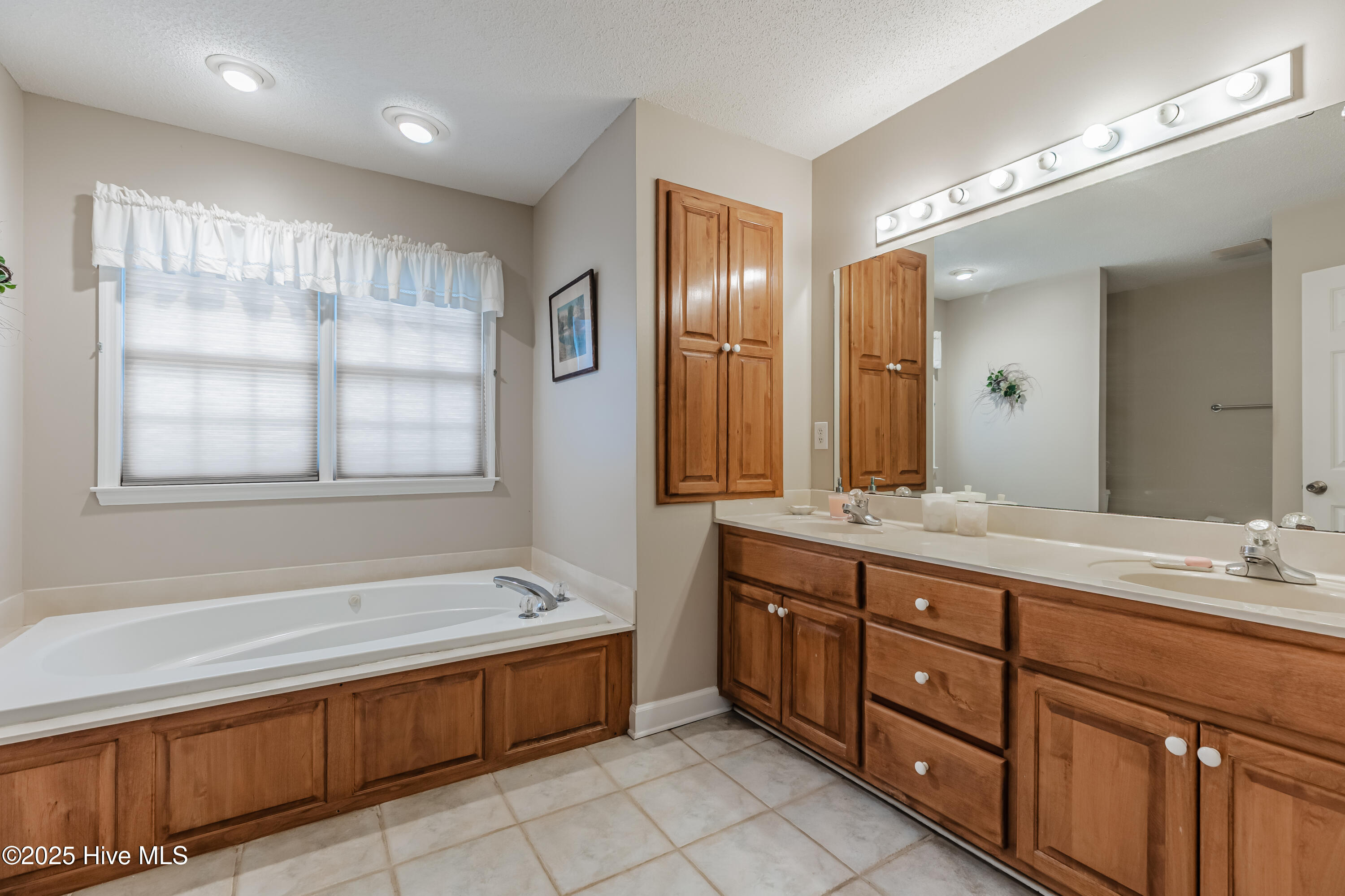 100535569 | Photo 11