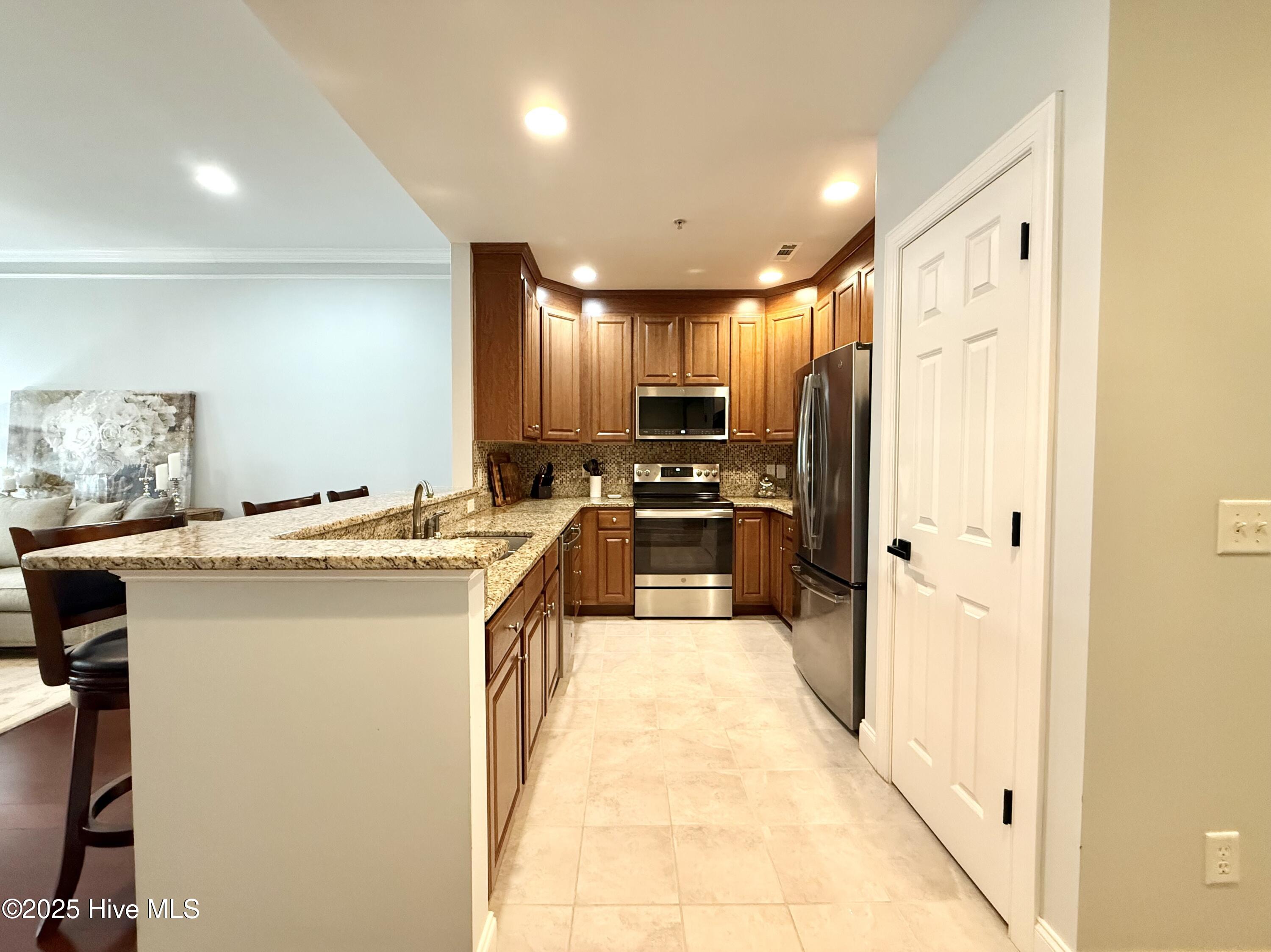 100542840 | Photo 12