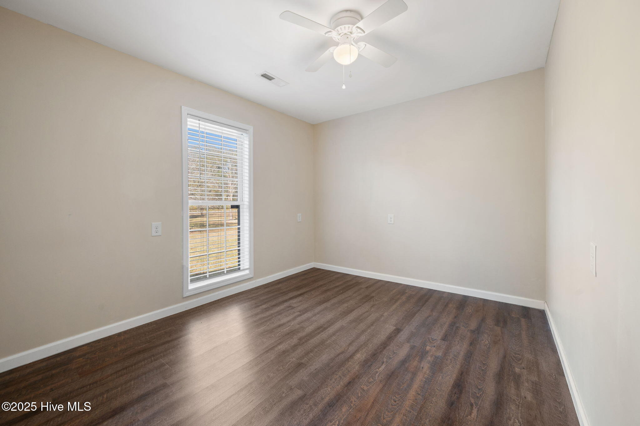 100543210 | Photo 11