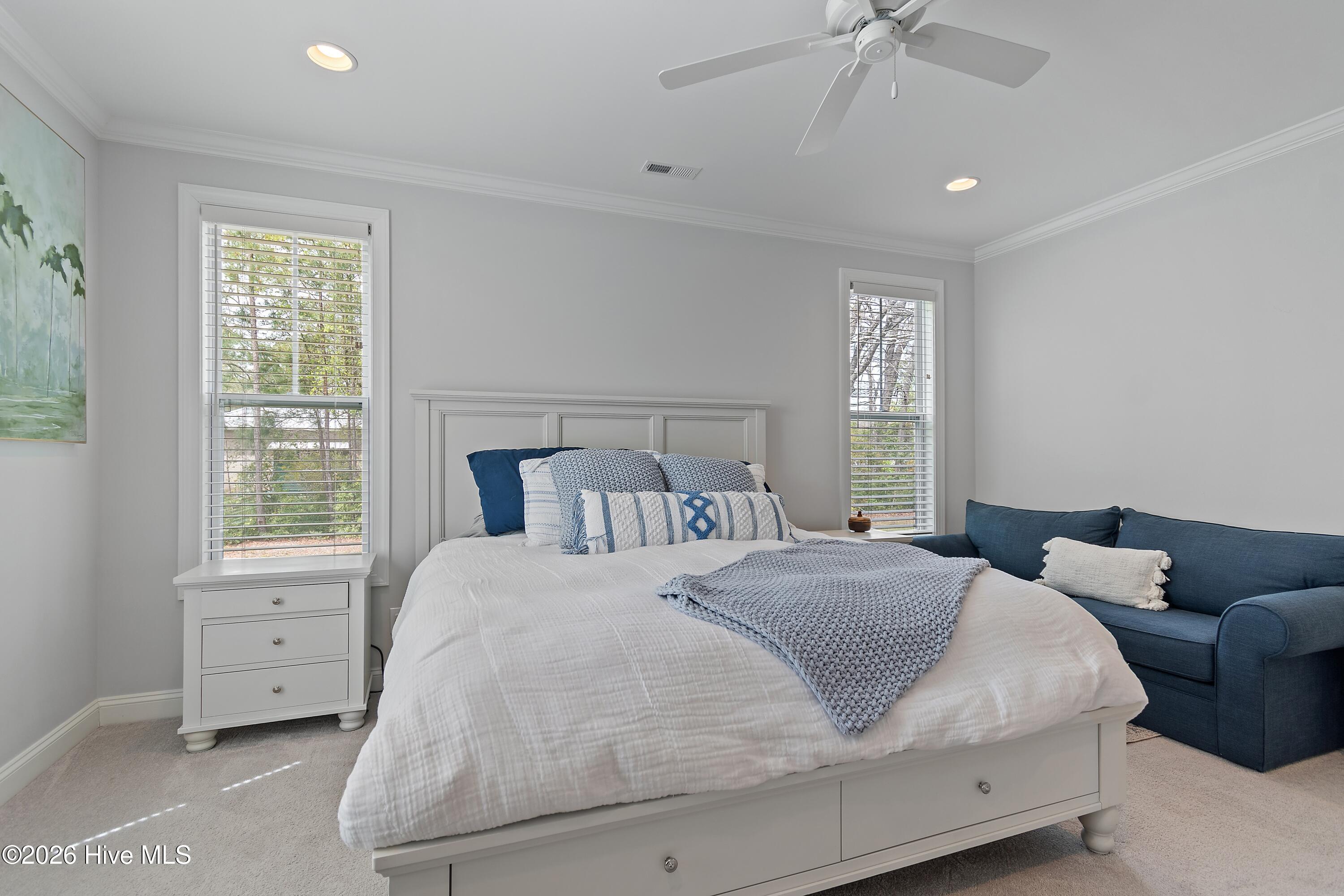 100565017 | Photo 30