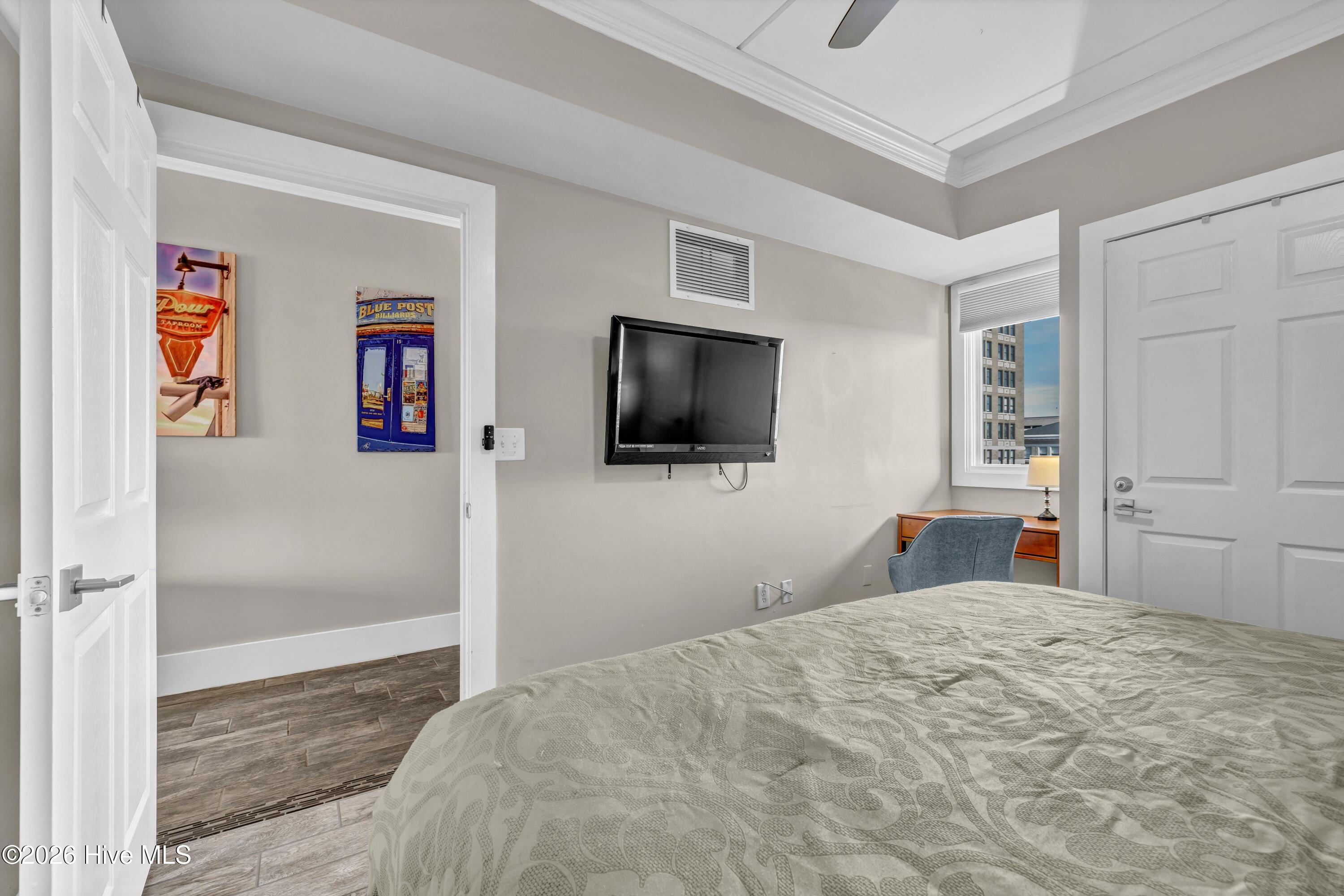 100548897 | Photo 18