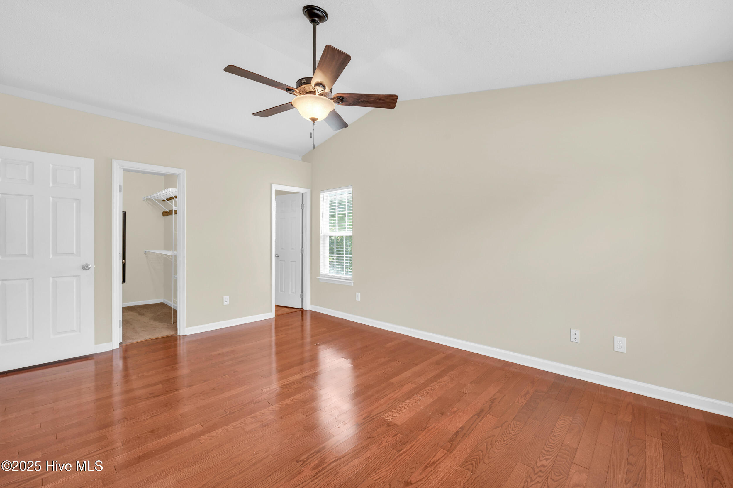 100532277 | Photo 29