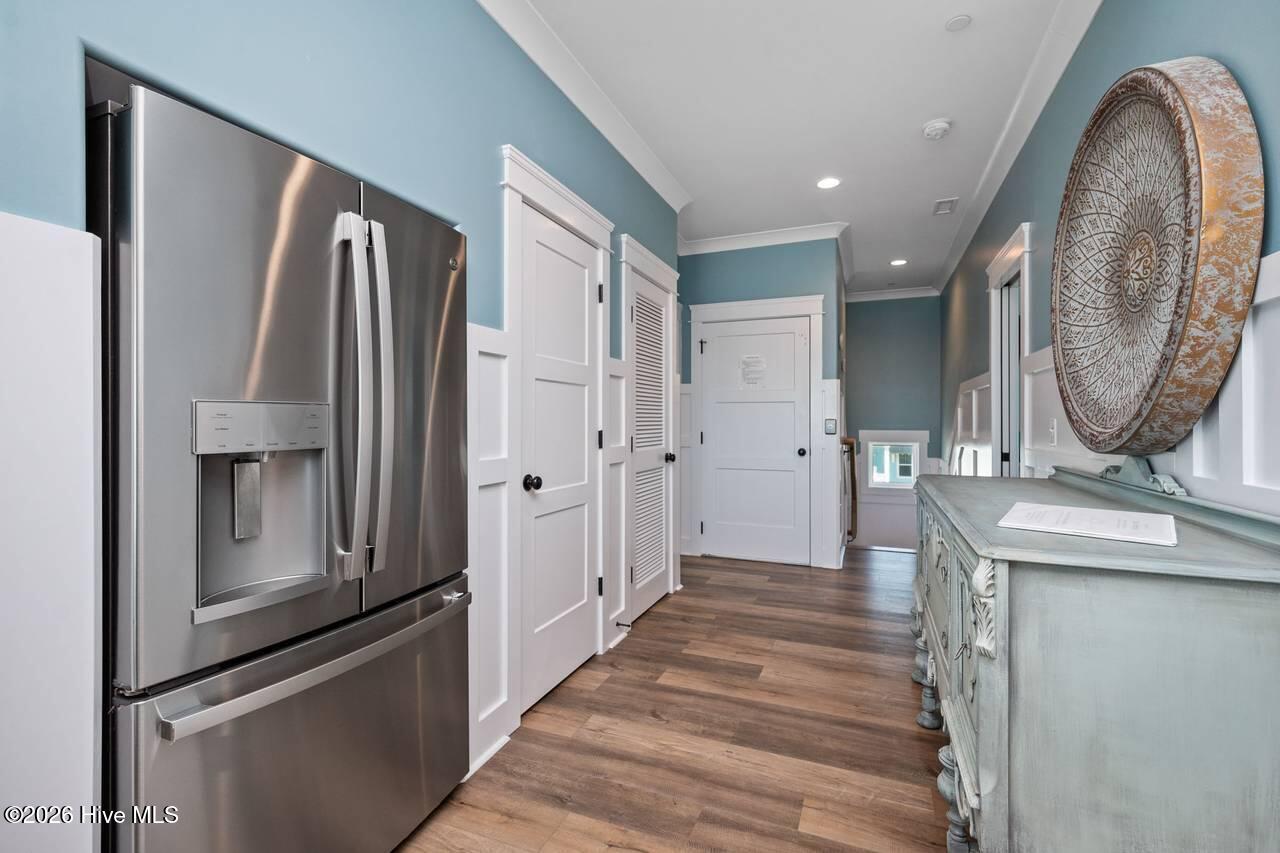 100560212 | Photo 69