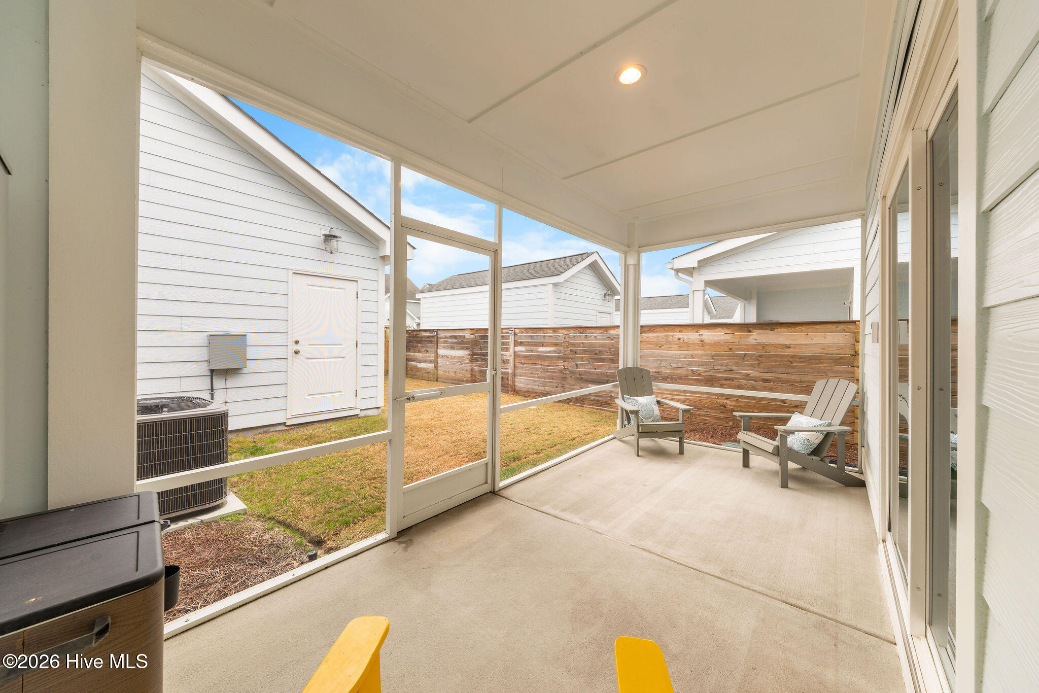 100553298 | Photo 16