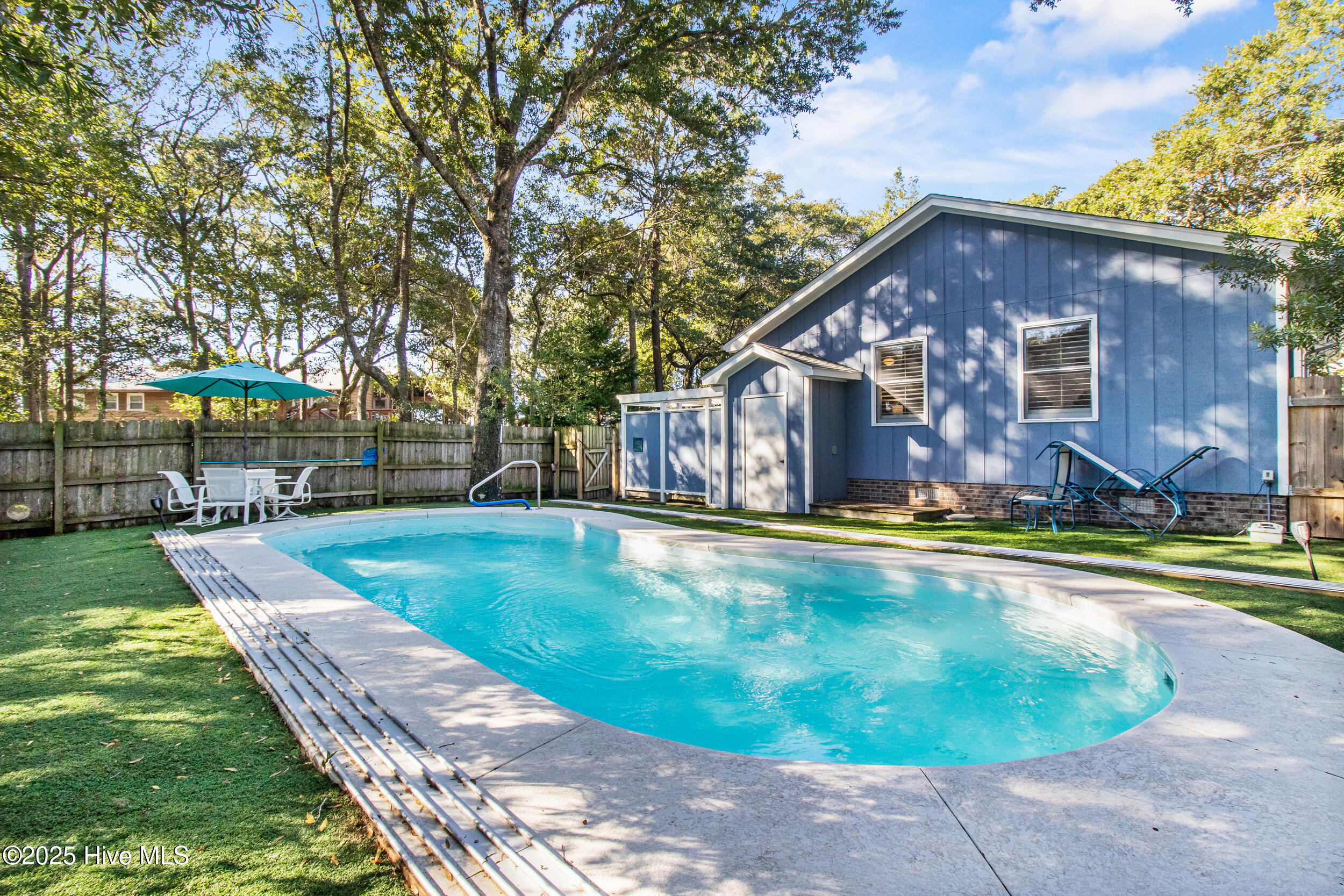 100541020 | Photo 38