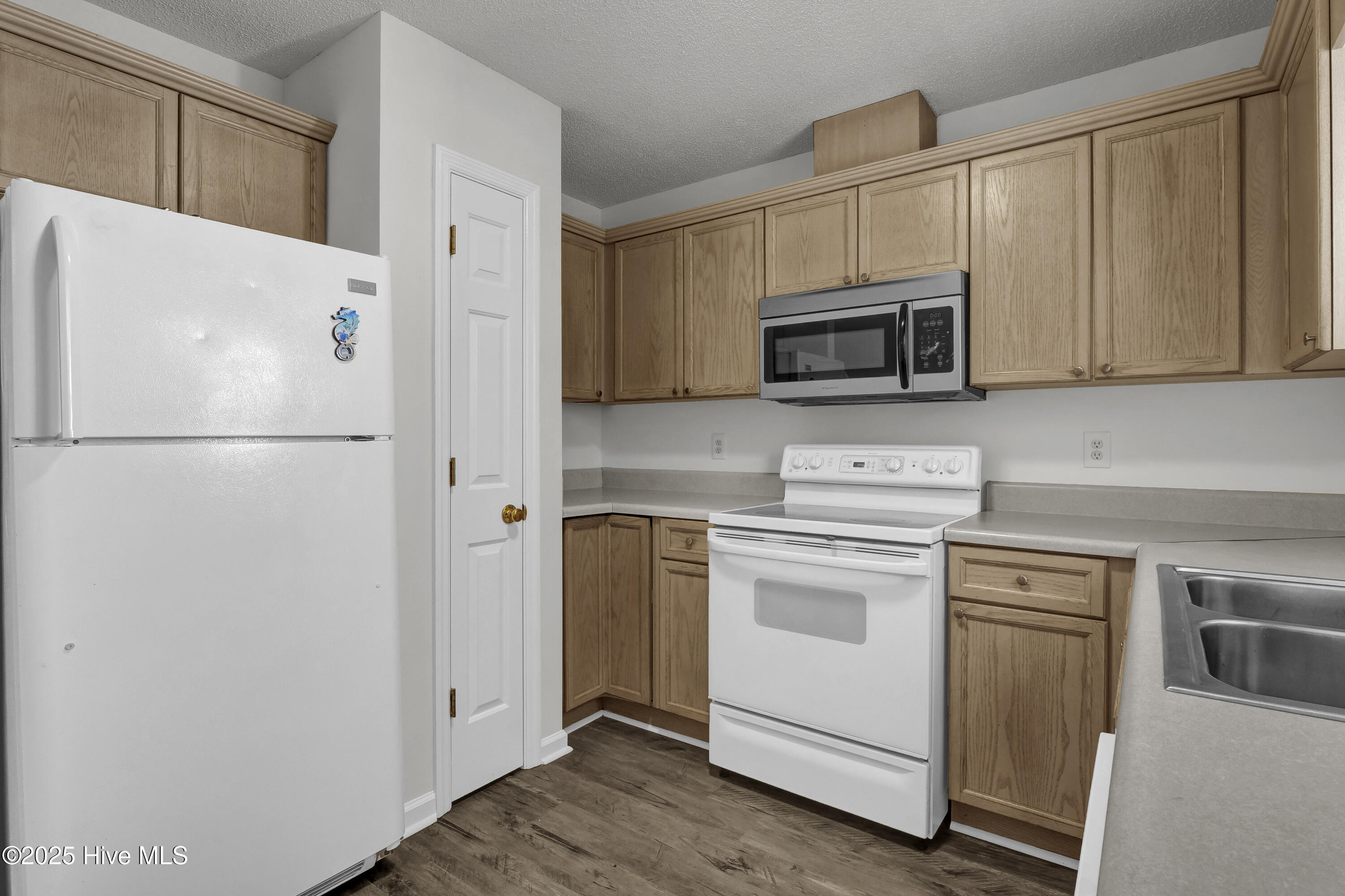 100540717 | Photo 13