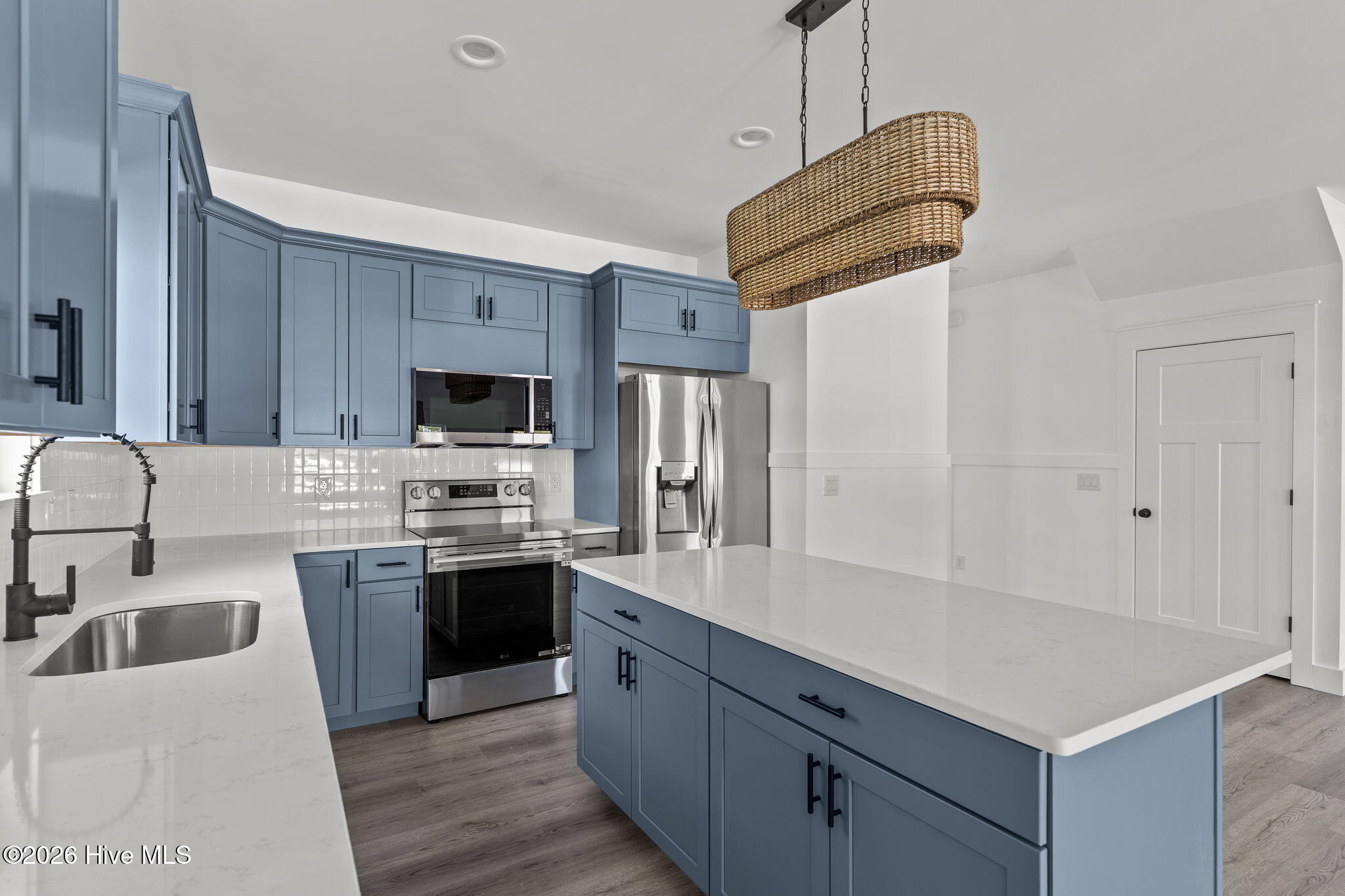 100549320 | Photo 15