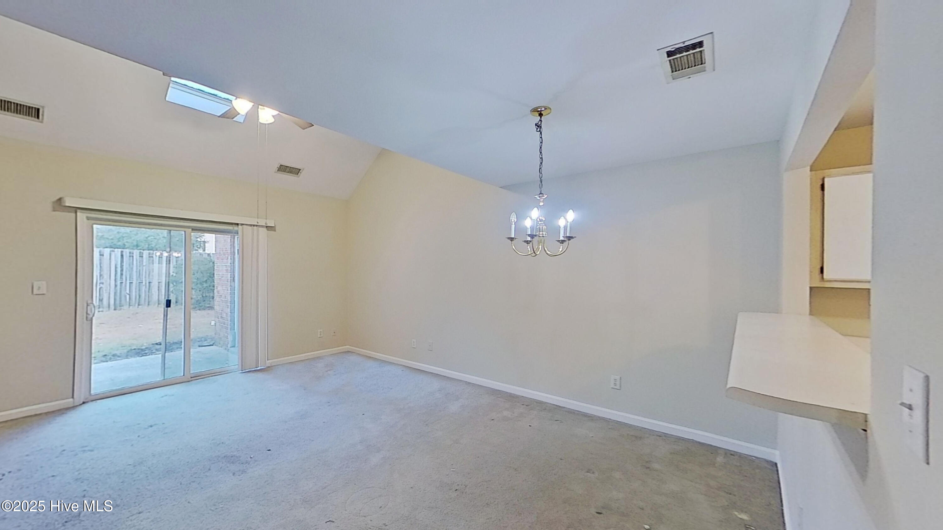 100543632 | Photo 13