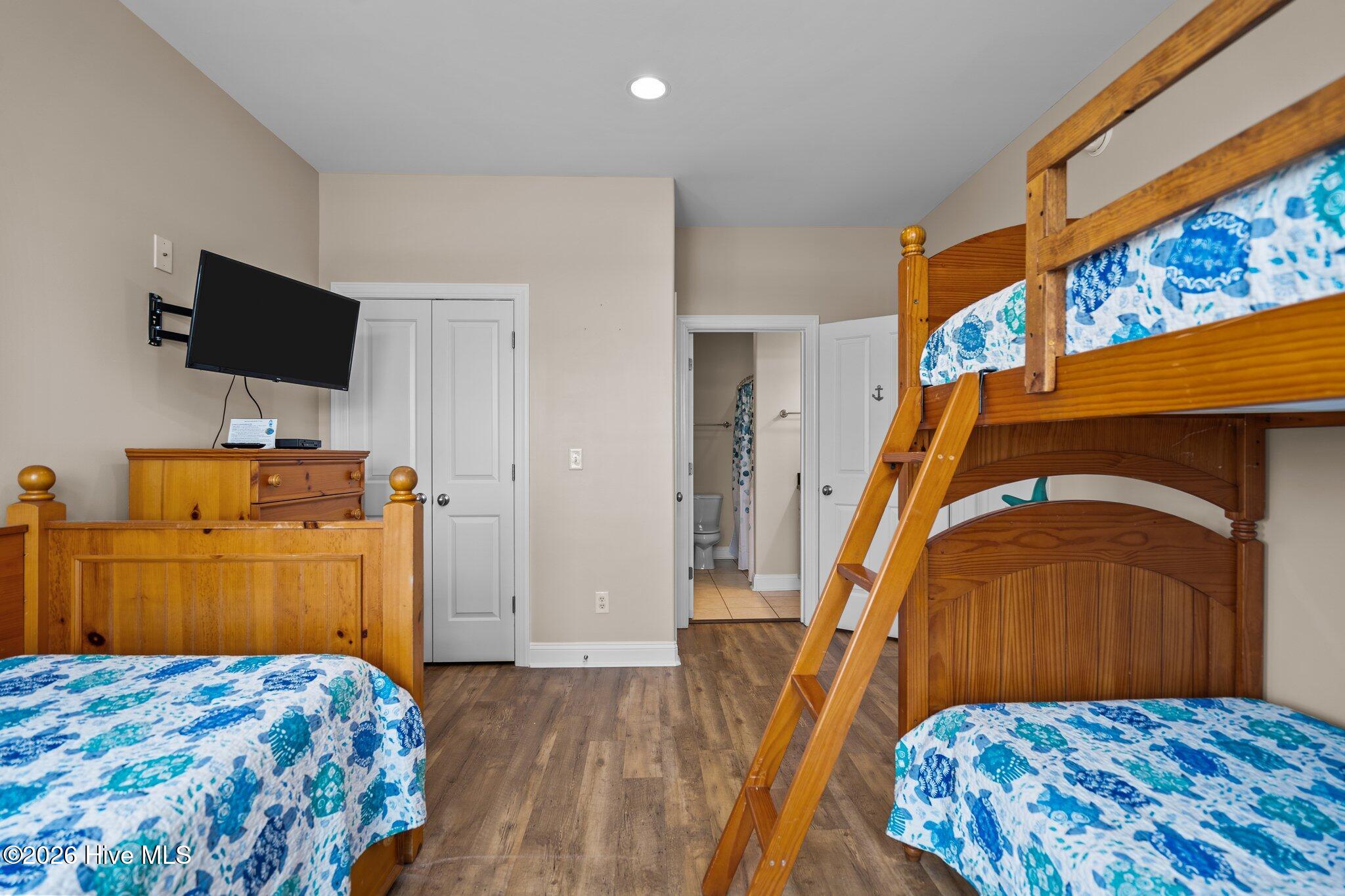 100562244 | Photo 12