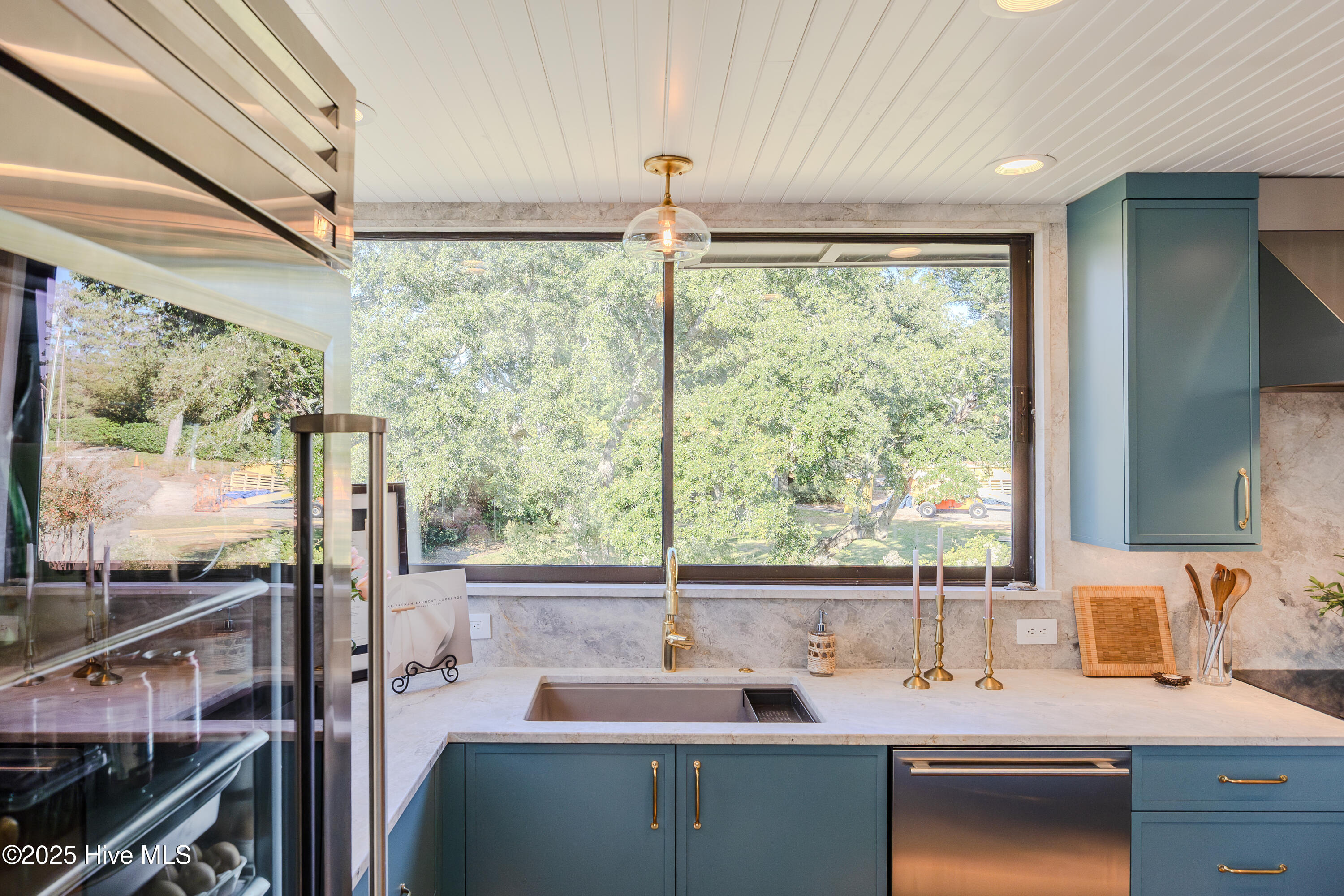 100518193 | Photo 18