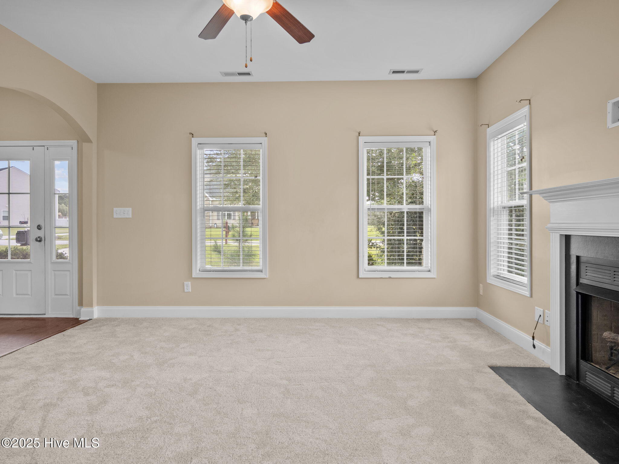 100556679 | Photo 15