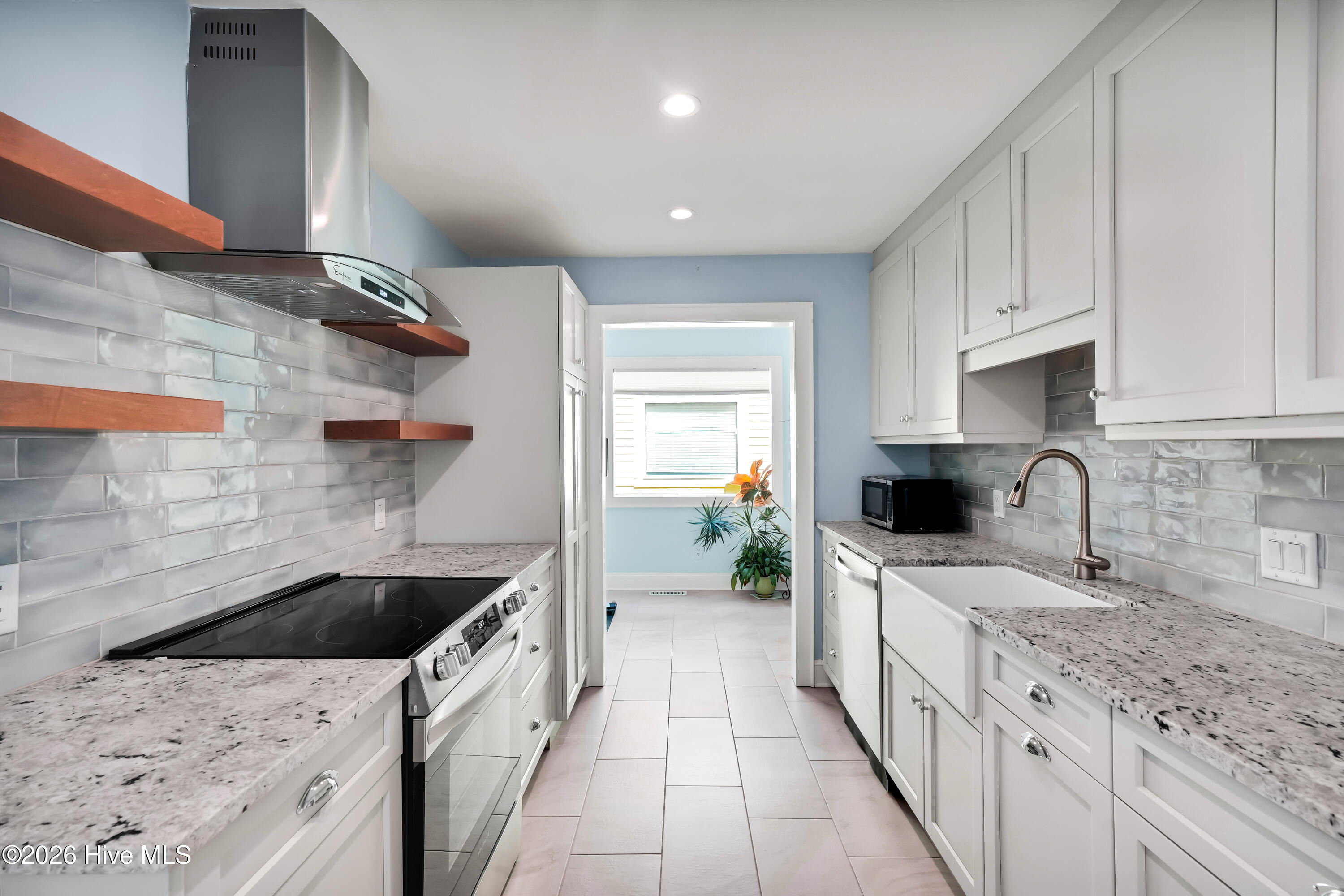 100564635 | Photo 14