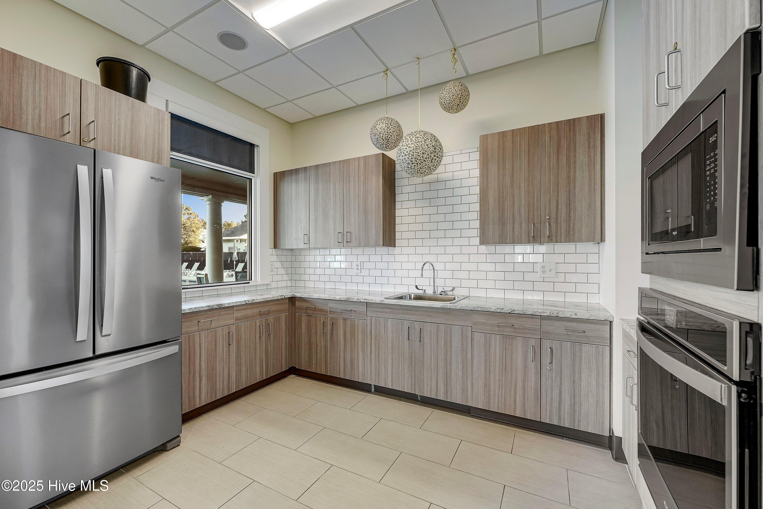 100515294 | Photo 79