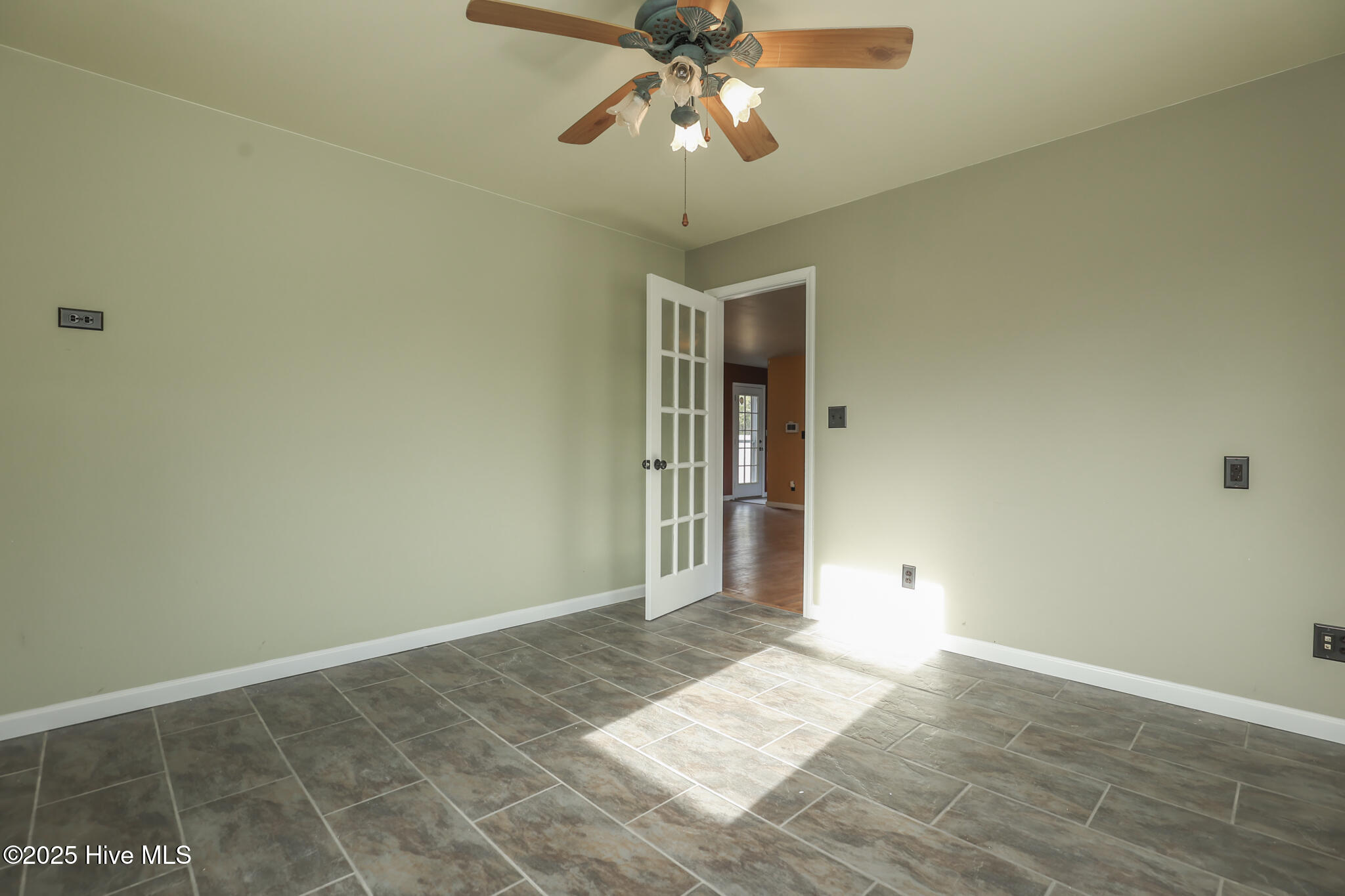 100553205 | Photo 16