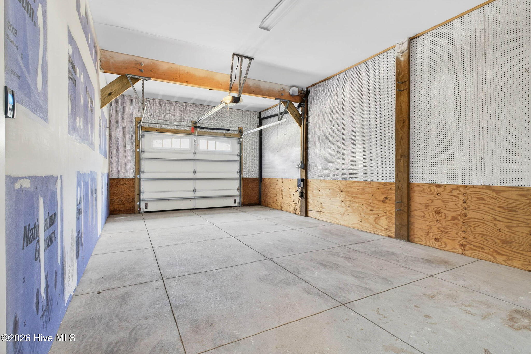 100563982 | Photo 65