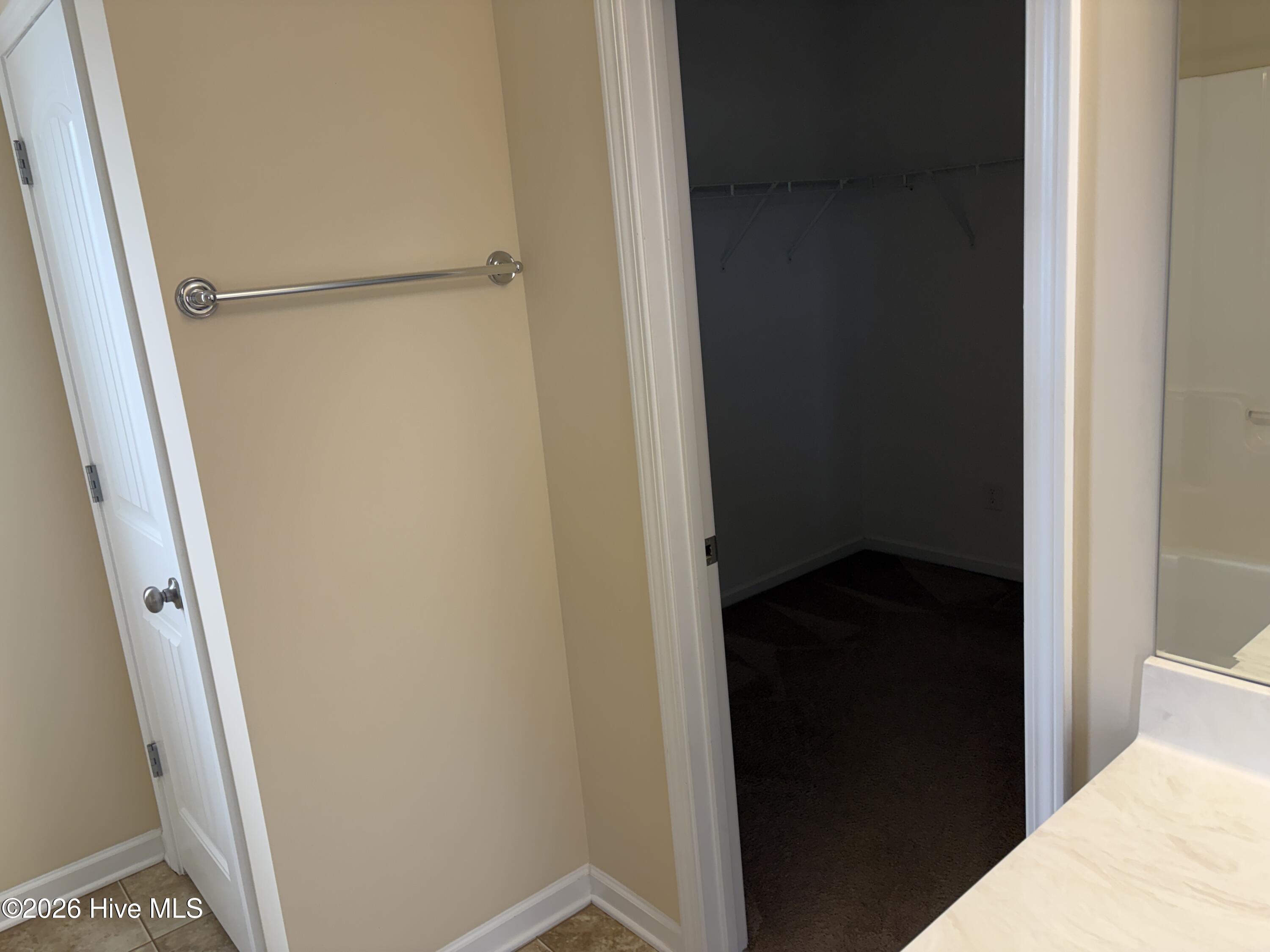 100561039 | Photo 19