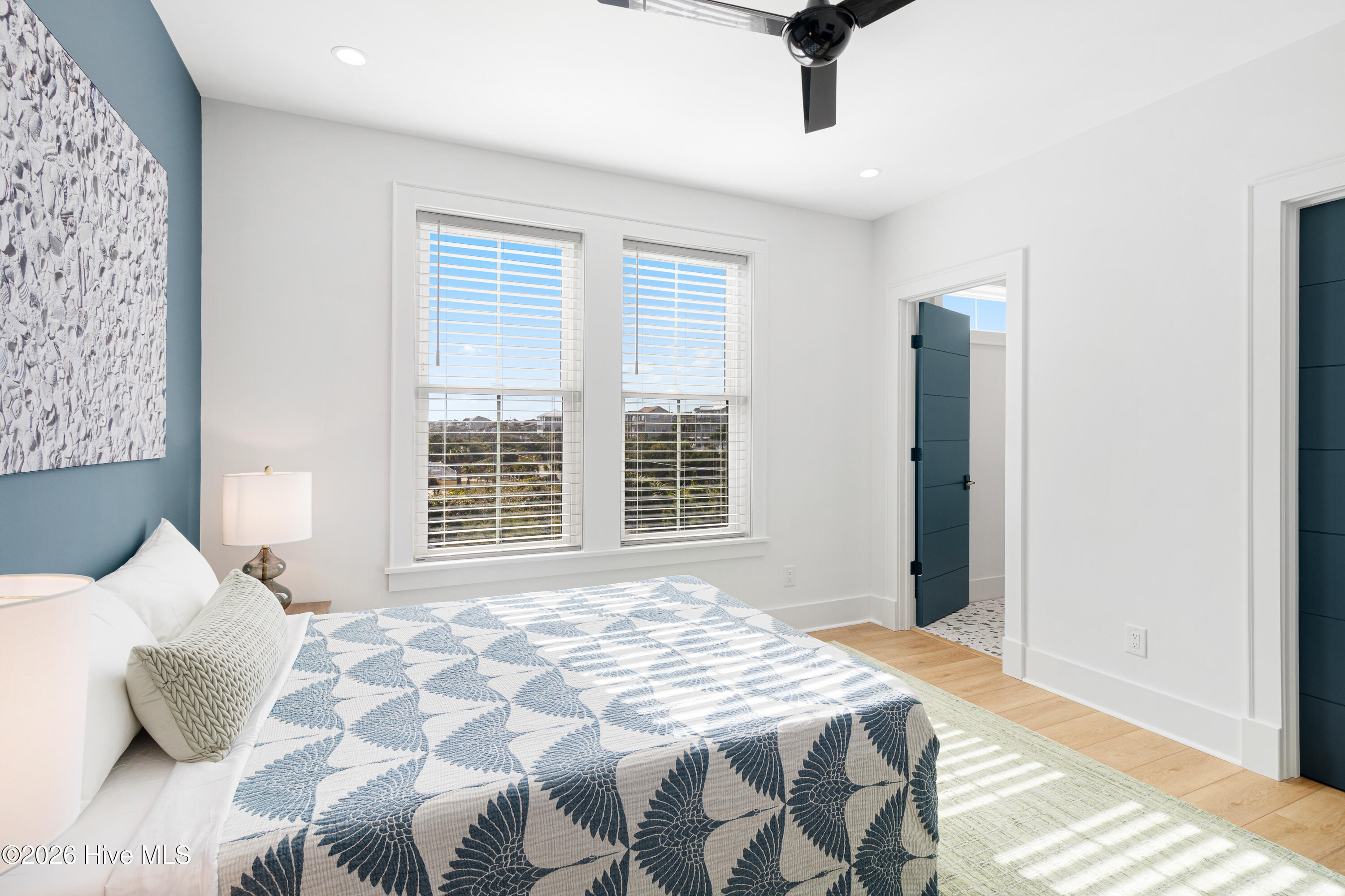 100567195 | Photo 27