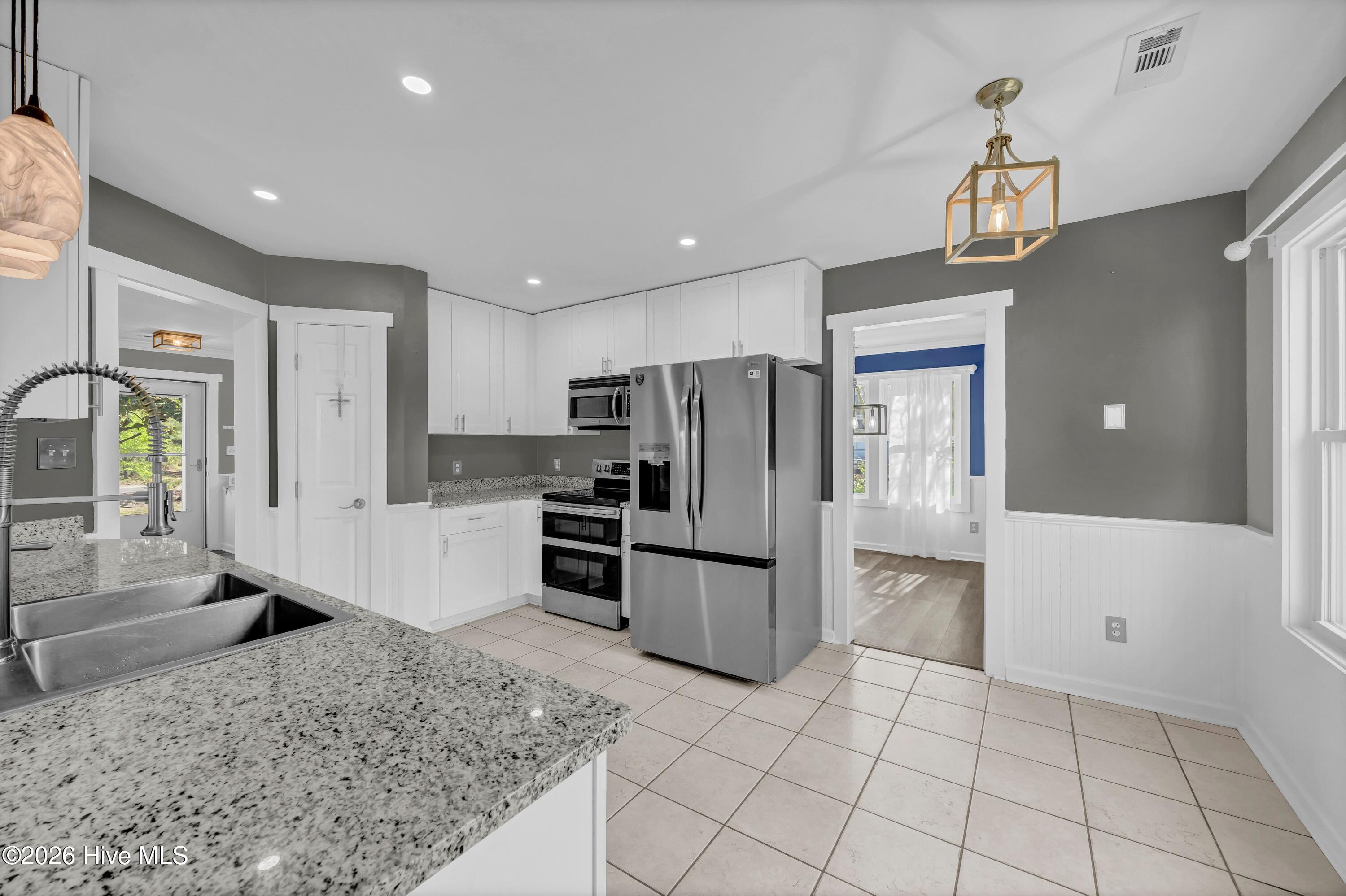 100563133 | Photo 11