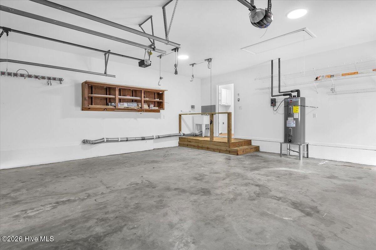 100564620 | Photo 38