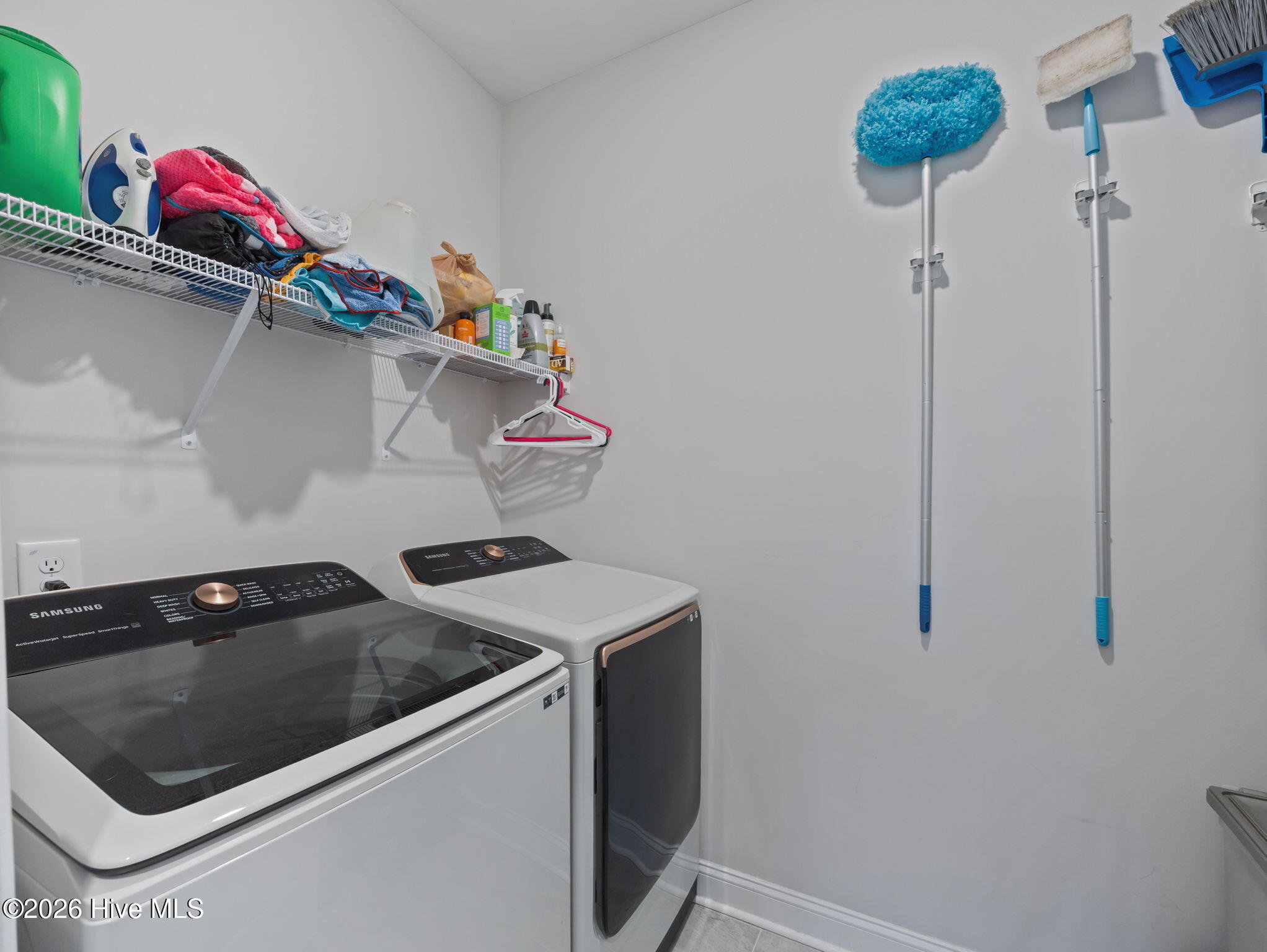 100562979 | Photo 23