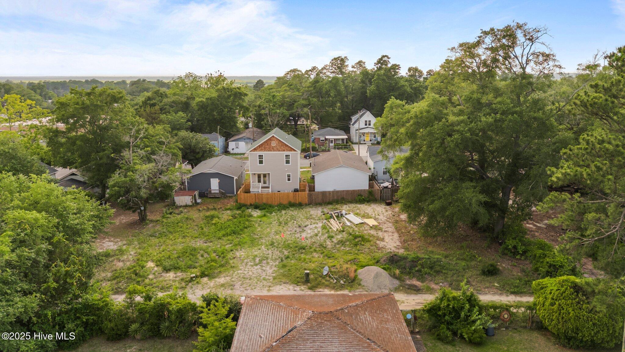 100509789 | Photo 18