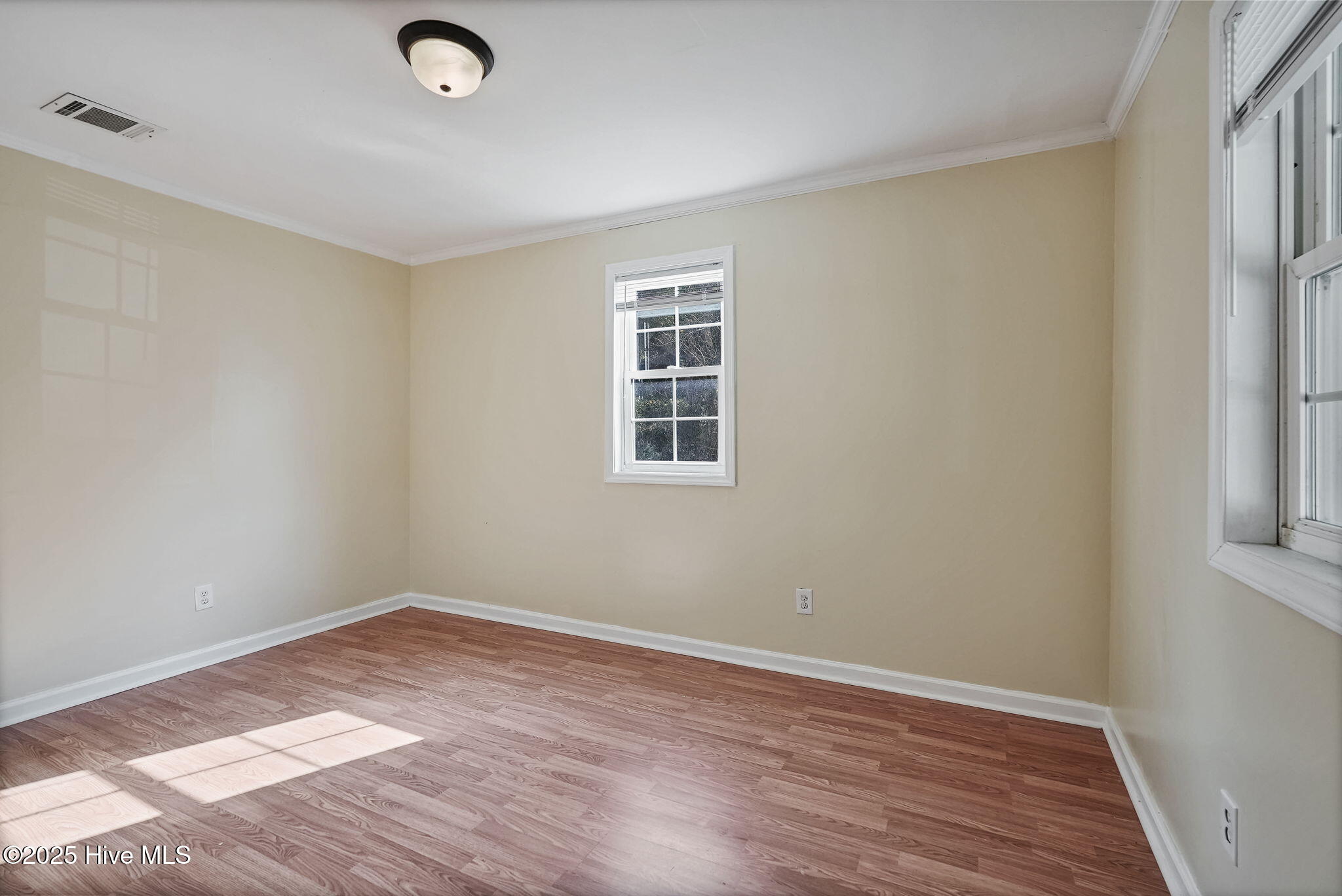 100543301 | Photo 19