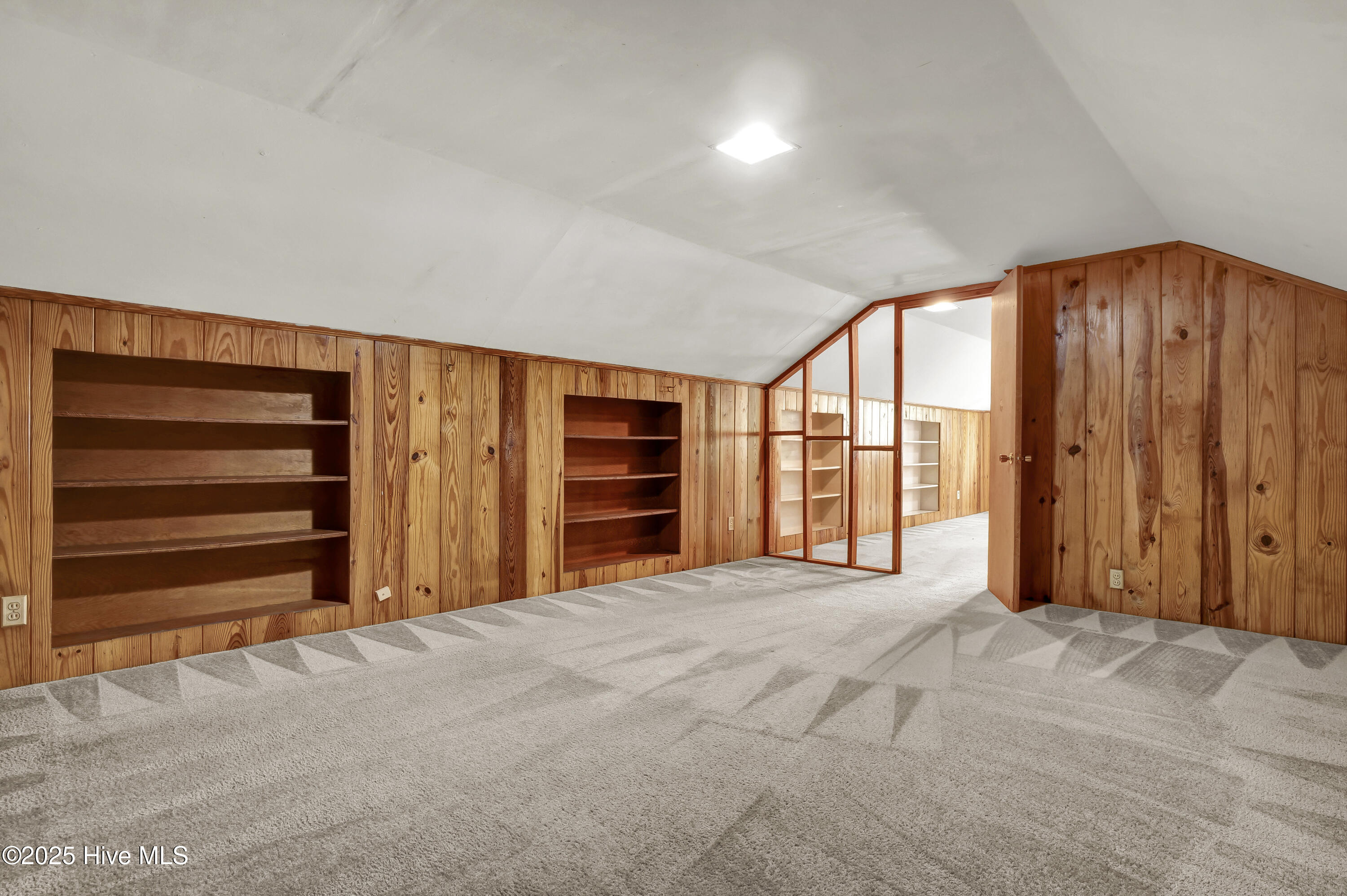 100523883 | Photo 44