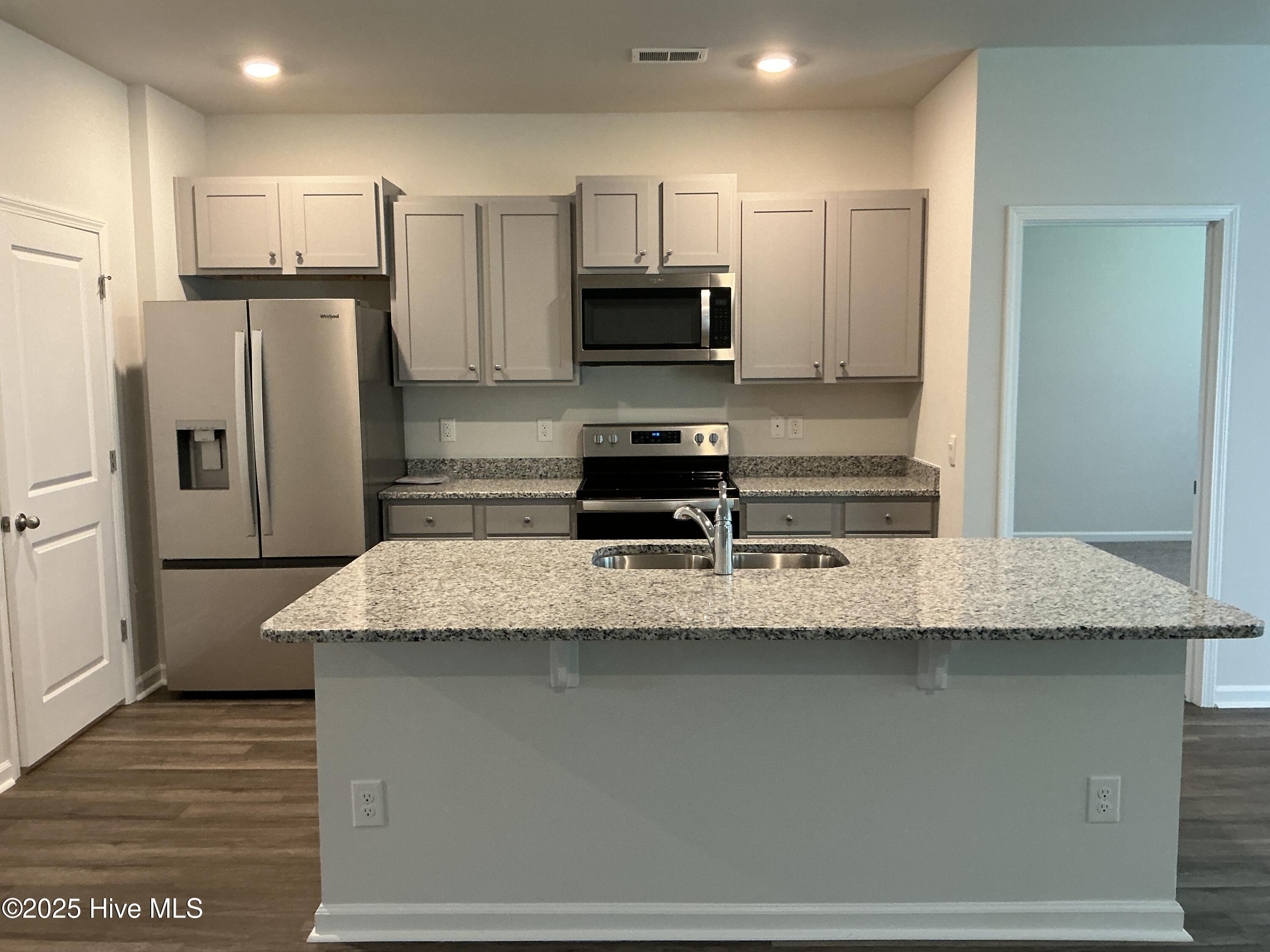 100524327 | Photo 11