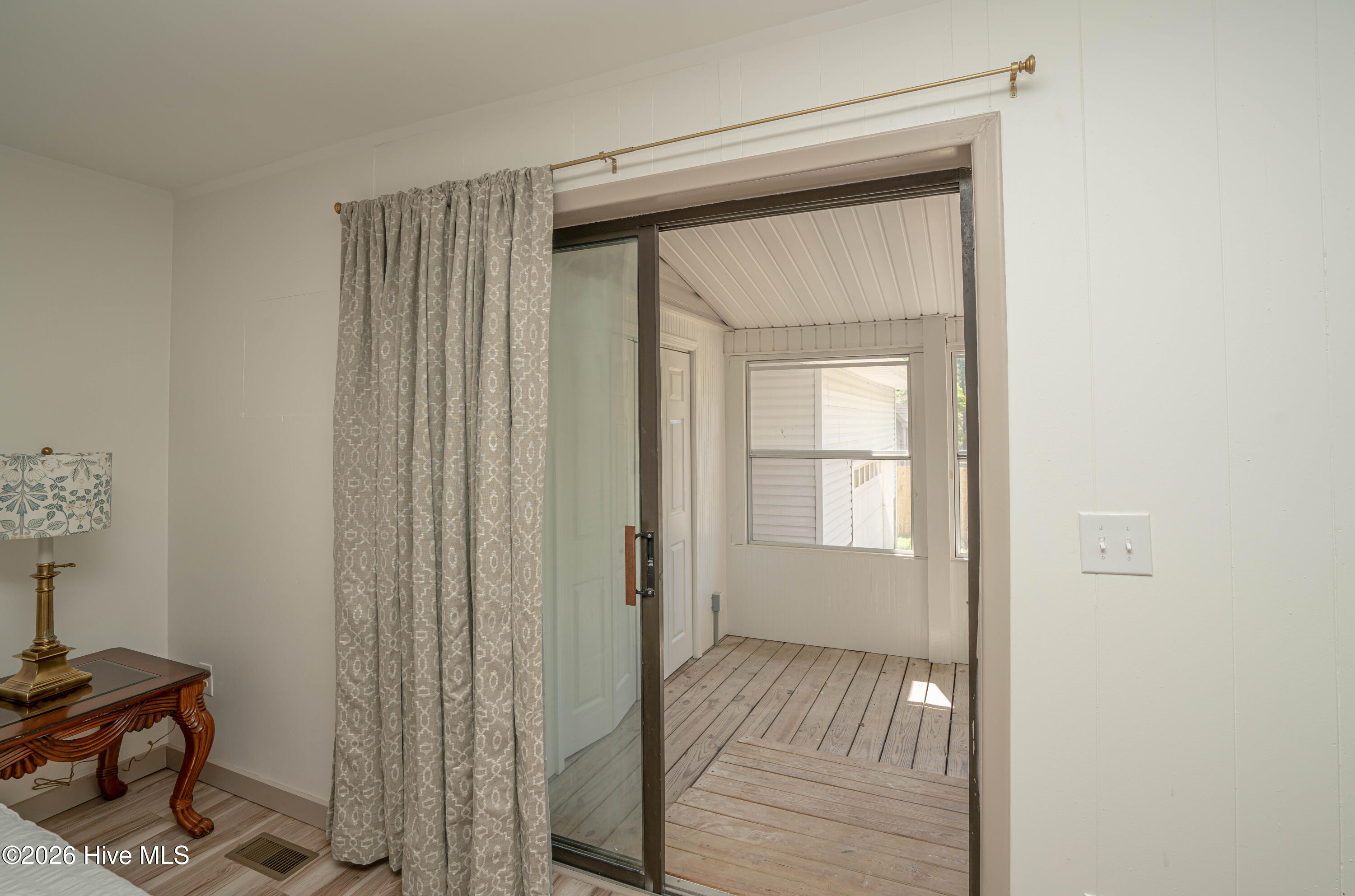 100567372 | Photo 63