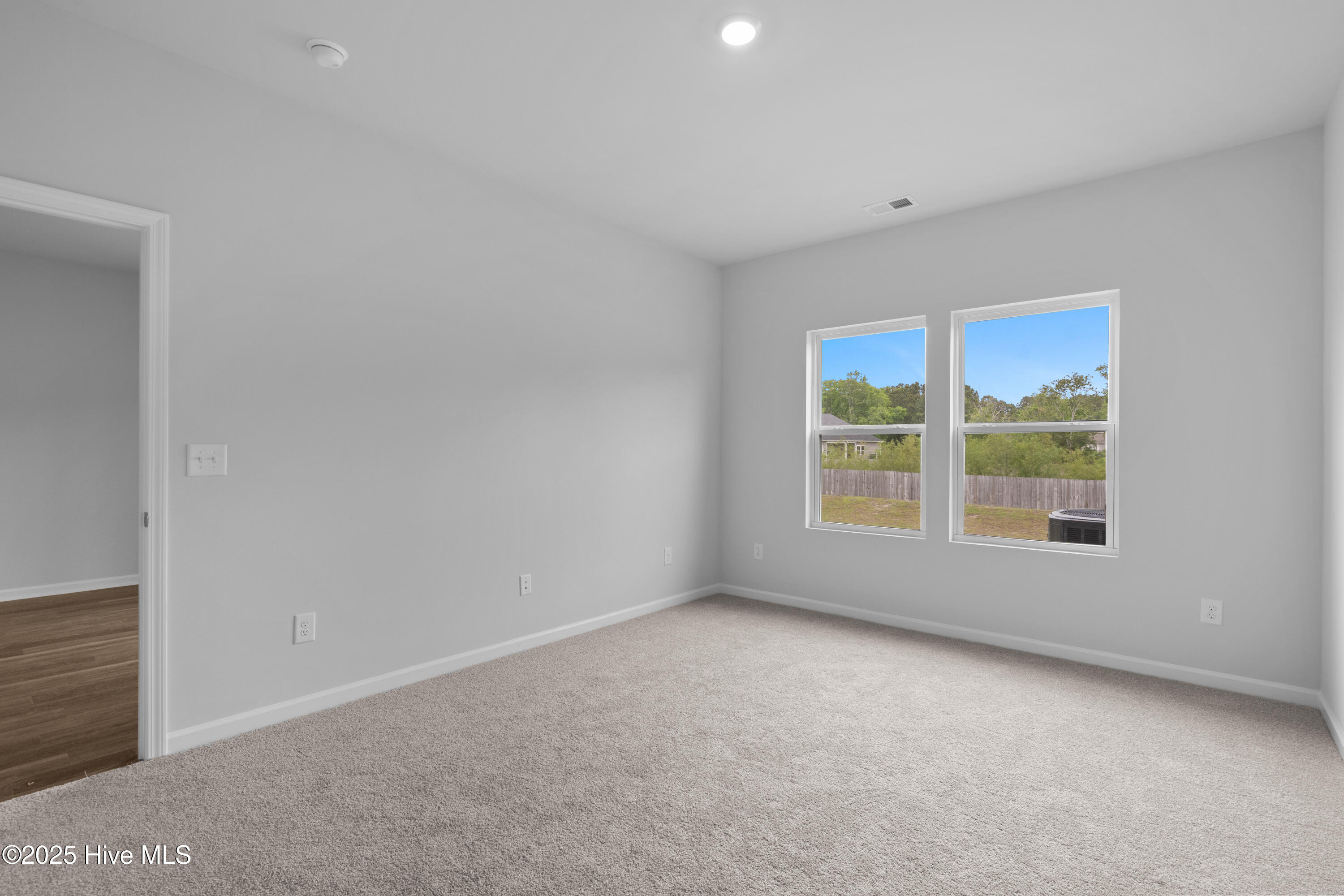 100510823 | Photo 19