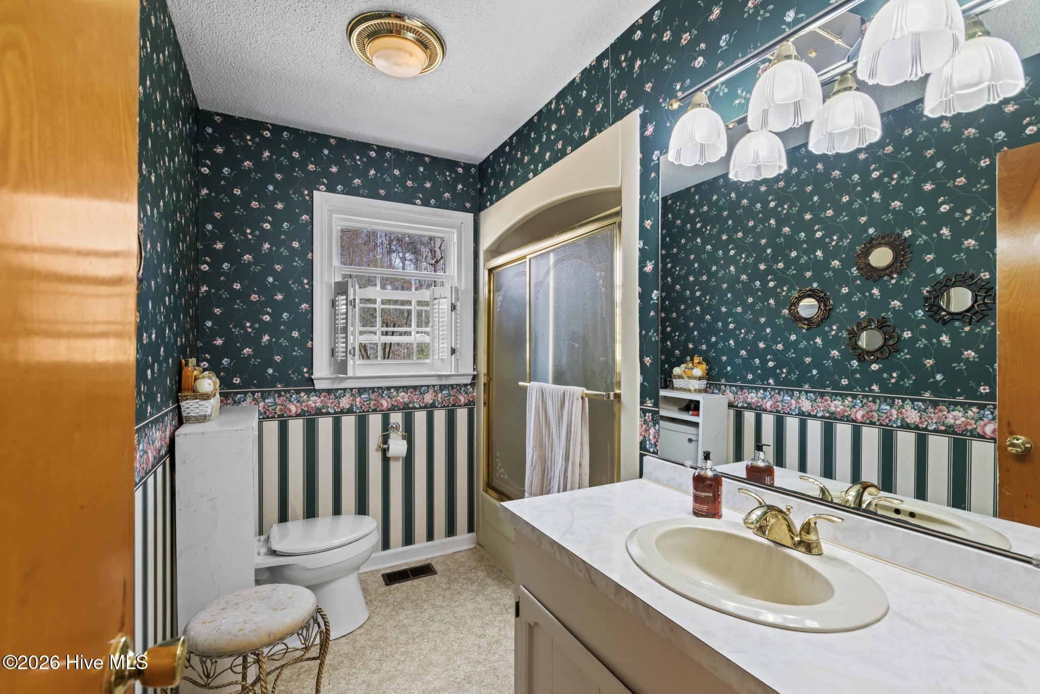 100560657 | Photo 23