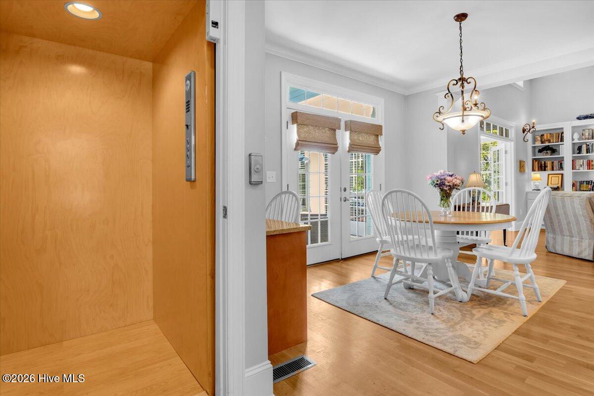 100565920 | Photo 19